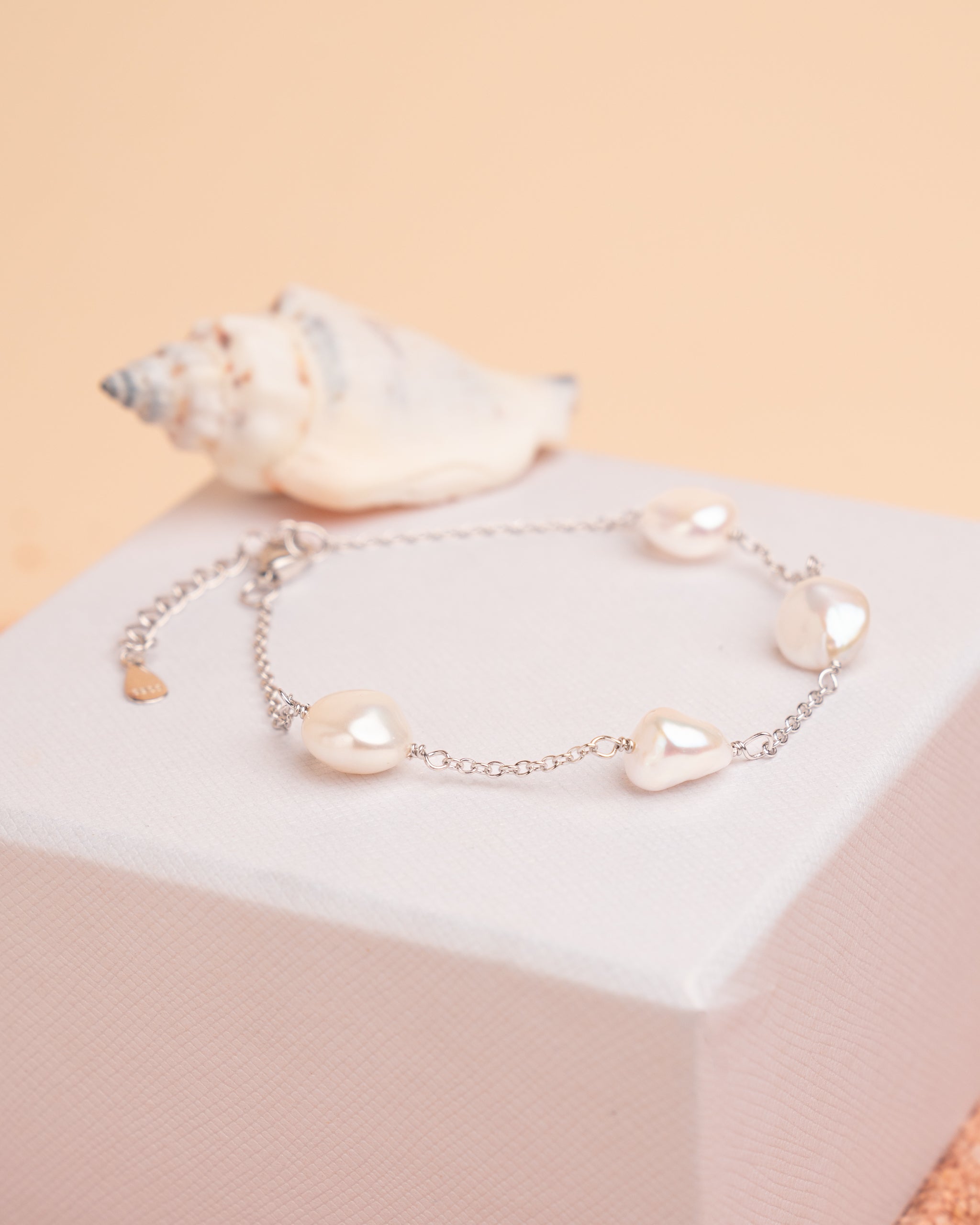 Pulsera con Perlas Cultivadas de Agua Dulce Barrocas Keshi y Cadena de Plata de Ley, 17 a 20 cm de Largo Secret & You