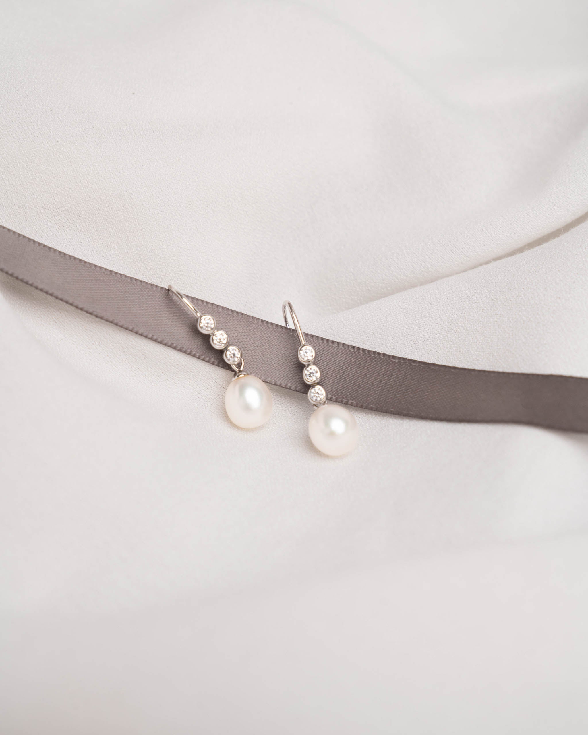 Pendiente de Perlas Gota de Agua Blancas con Circonitas Secret & You