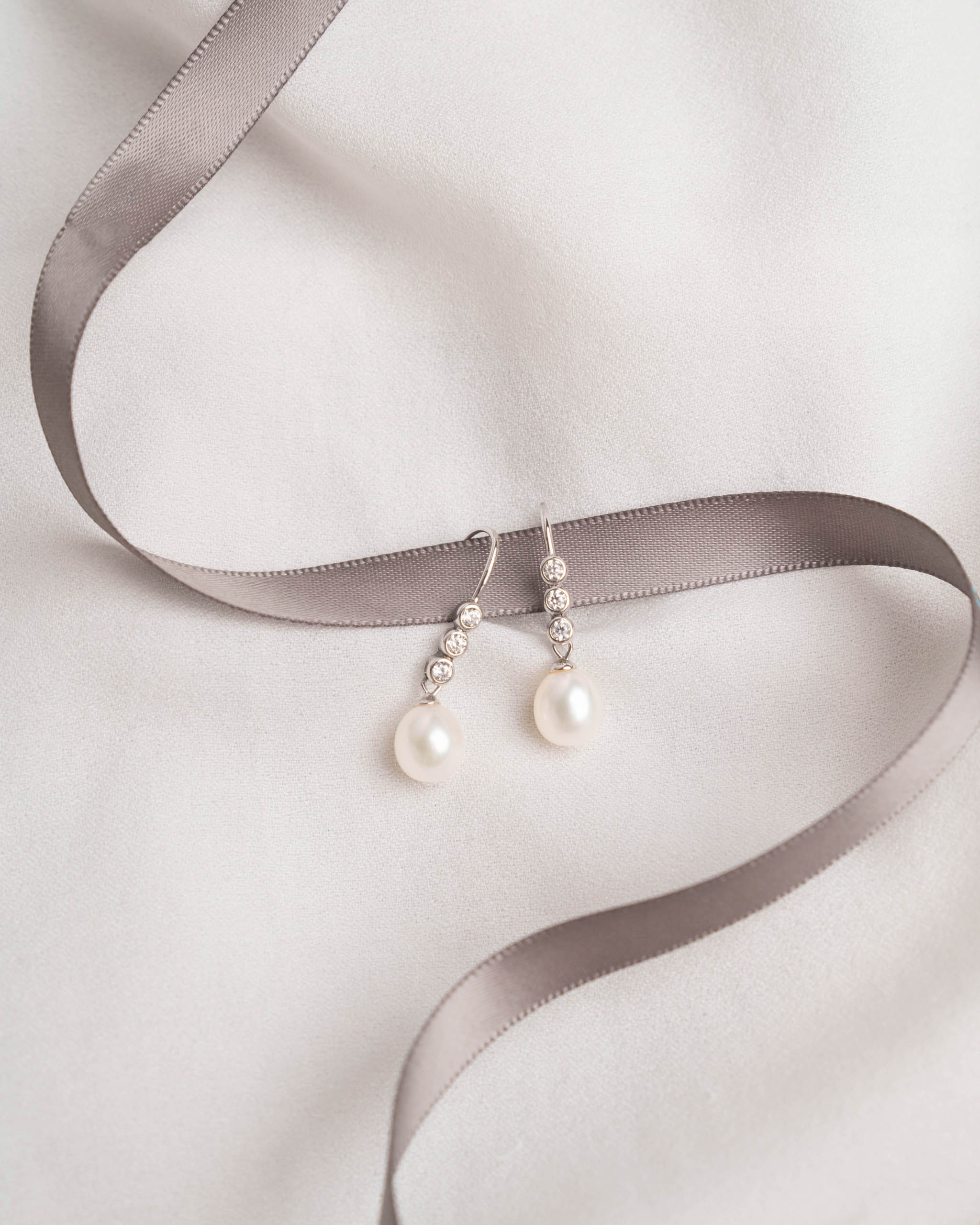 Pendiente de Perlas Gota de Agua Blancas con Circonitas Secret & You