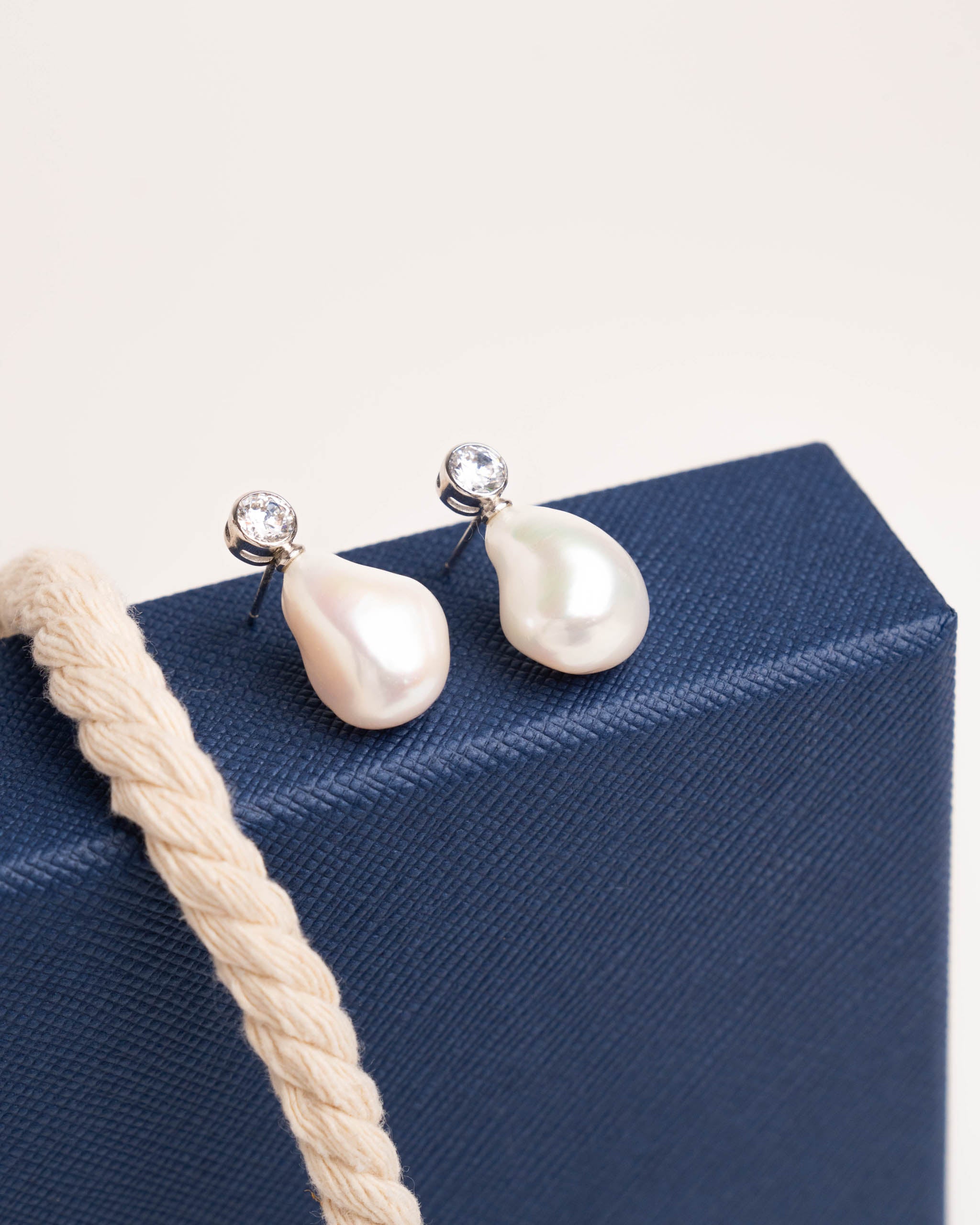 Pendientes de Perlas Barrocas con Circonita Diamante Secret & You