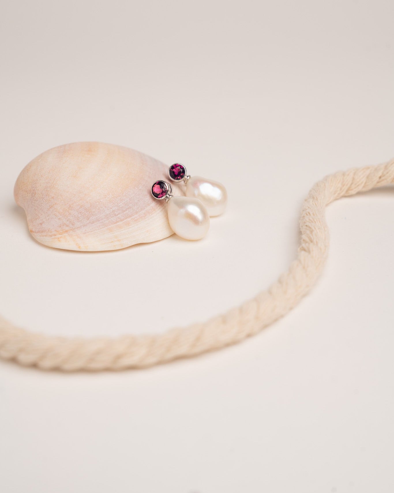 Pendientes de Perlas Barrocas con Circonitas Rubí Secret & You