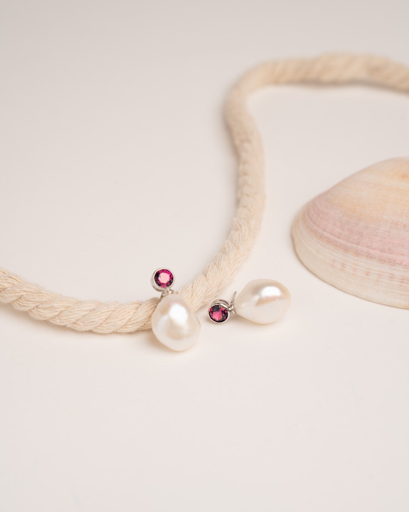 Pendientes de Perlas Barrocas con Circonitas Rubí Secret & You