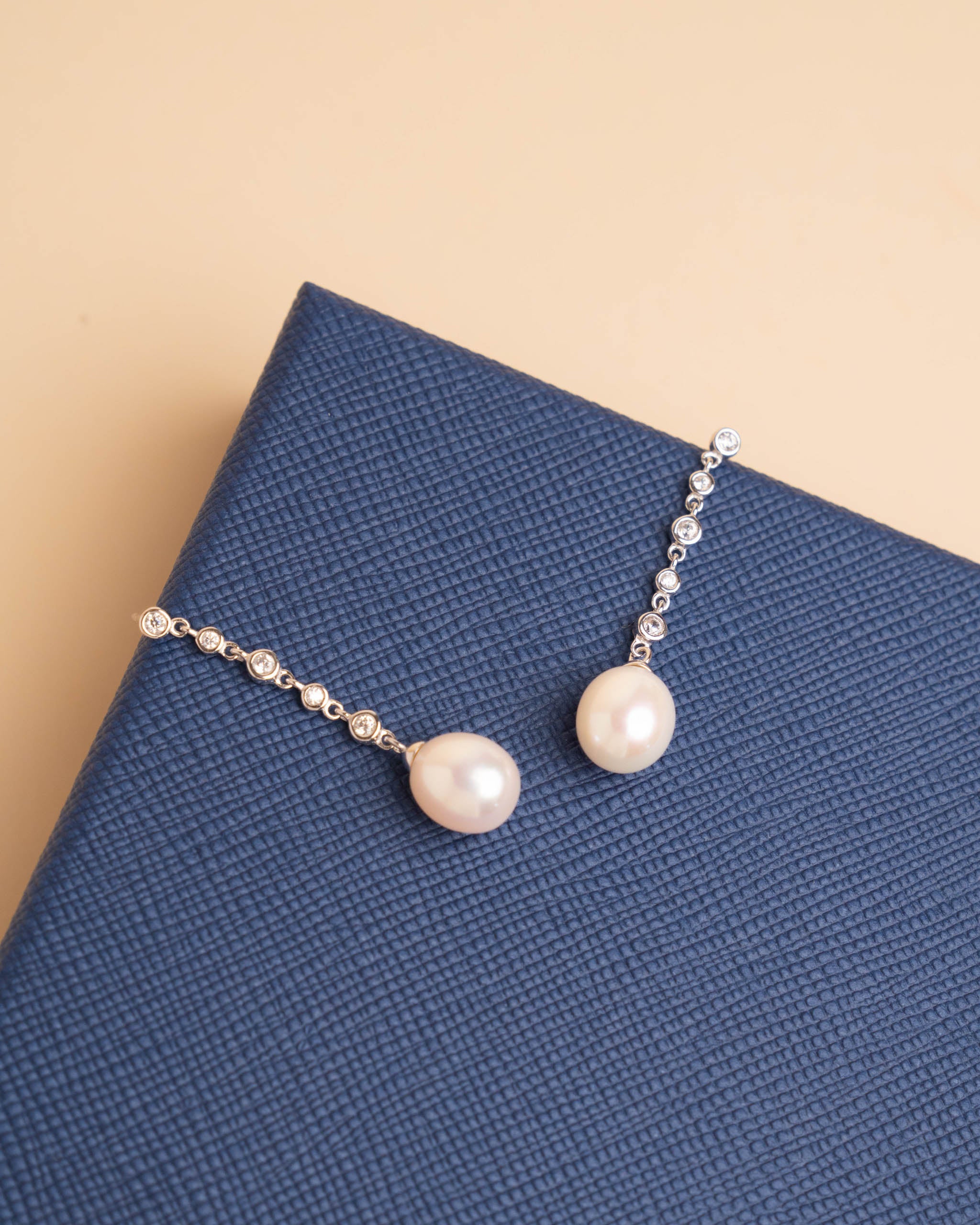 Pendientes de Perlas de Agua Dulce Gota 8-9 mm de Plata de Ley con Circonitas Secret & You