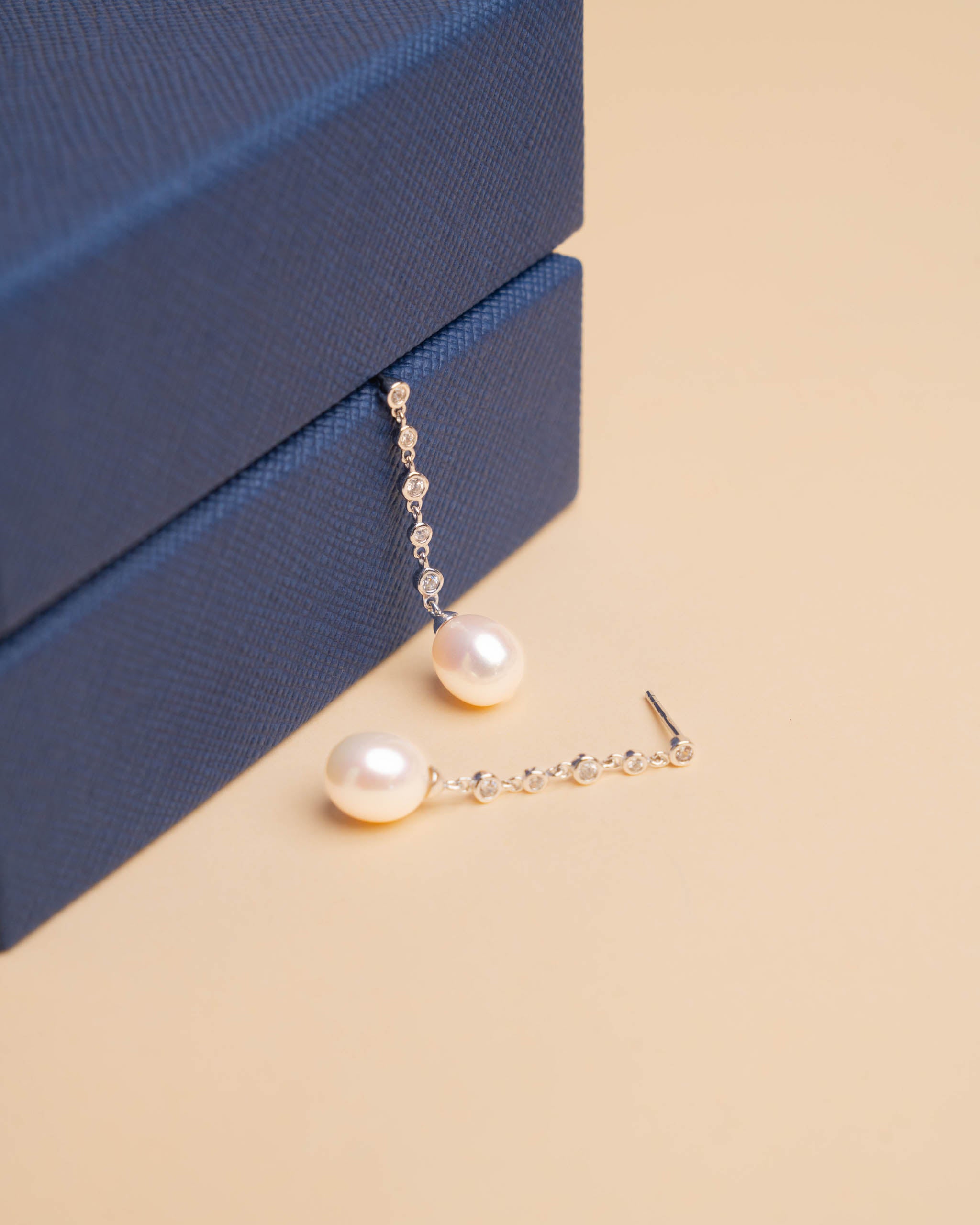 Pendientes de Perlas de Agua Dulce Gota 8-9 mm de Plata de Ley con Circonitas Secret & You