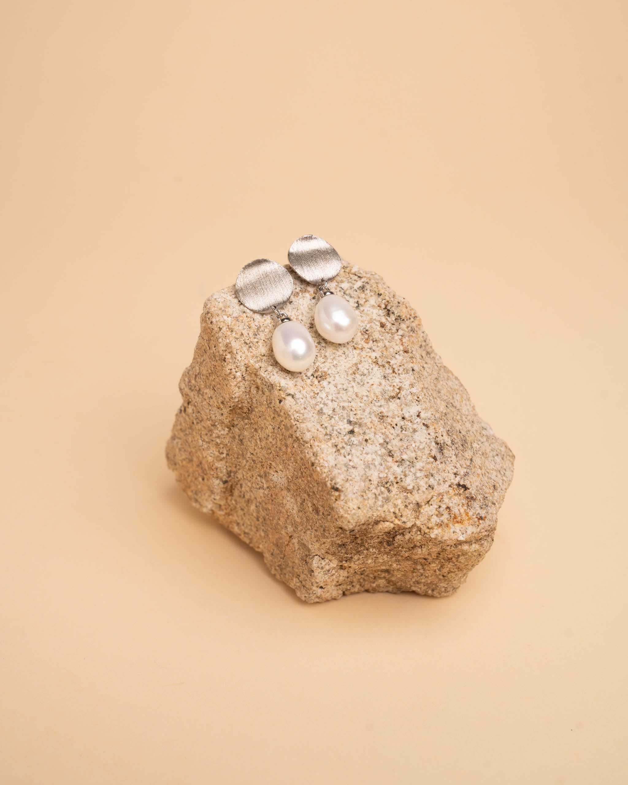 Pendientes de Mujer con Perla Barroca y Placa de Plata de Ley Secret & You