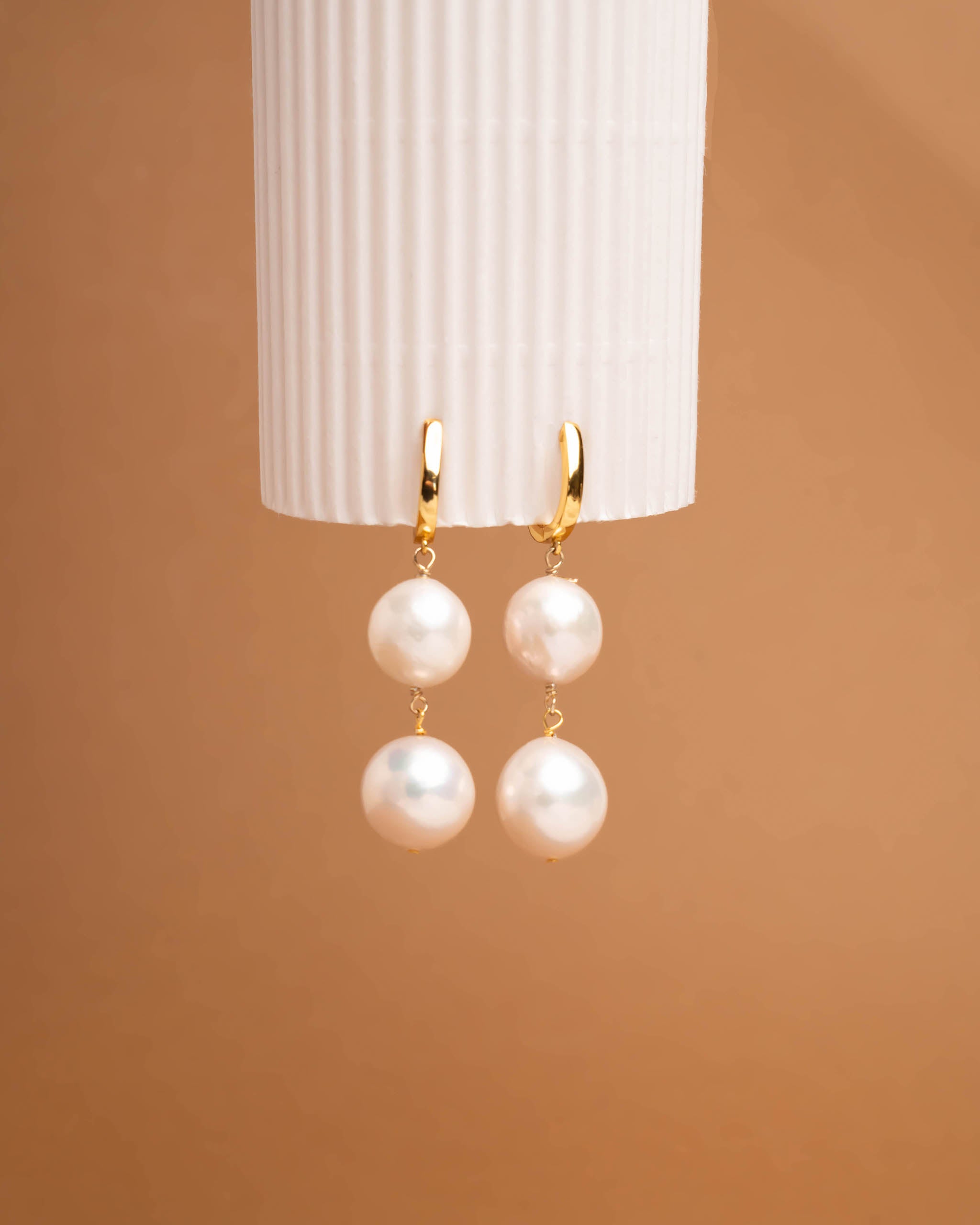 pendientes mujer dos perlas cultivadas barrocas grandes bañados en oro 18k Secret & You