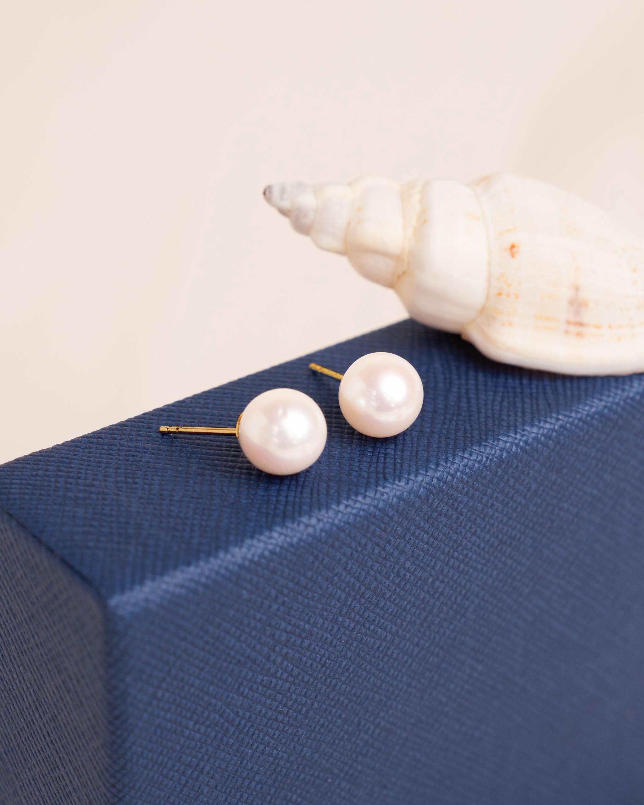 Pendientes de Perlas Redondas de Agua Dulce de Oro 18 K Secret & You