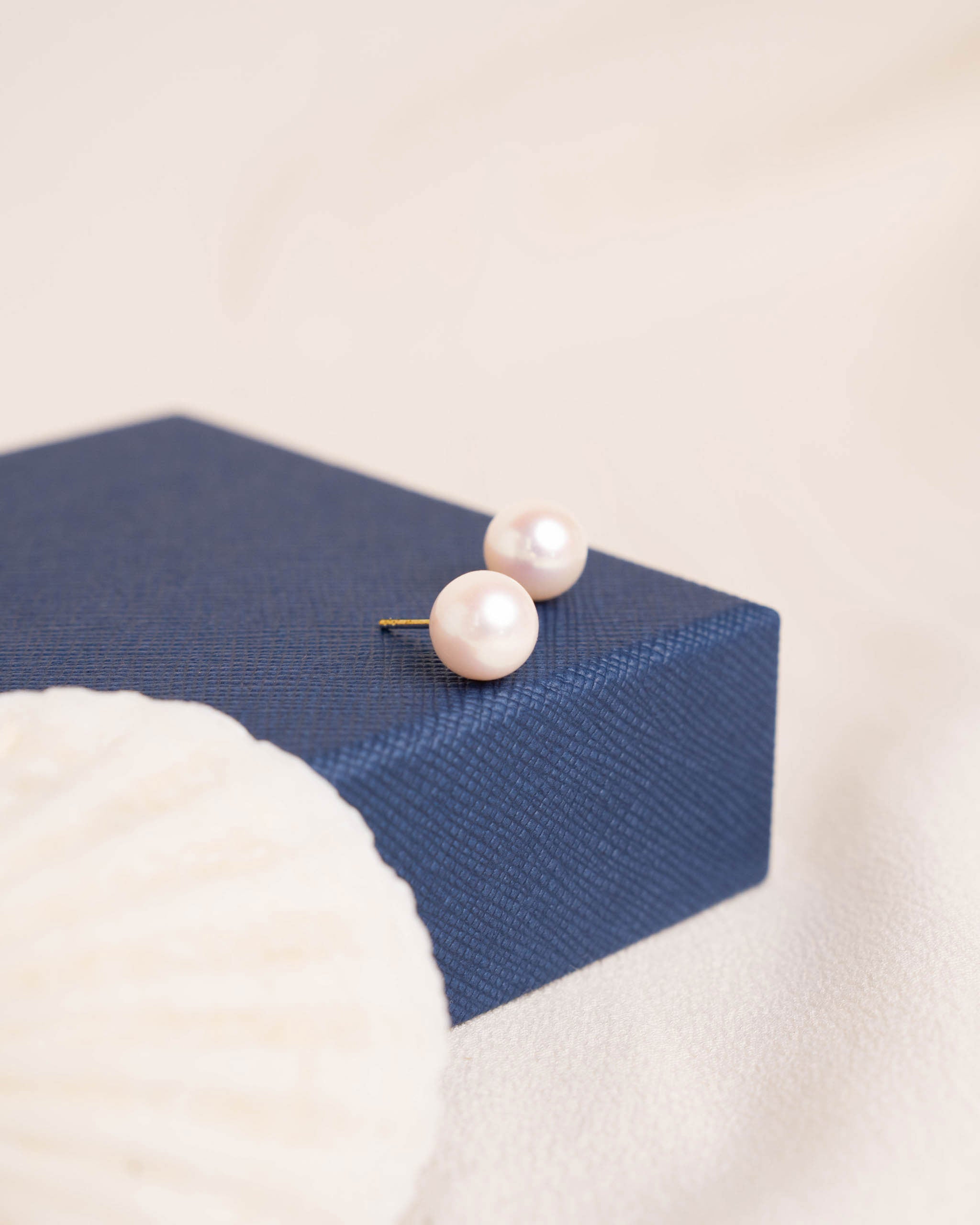 Pendientes de Perlas Redondas de Agua Dulce de Oro 18 K Secret & You