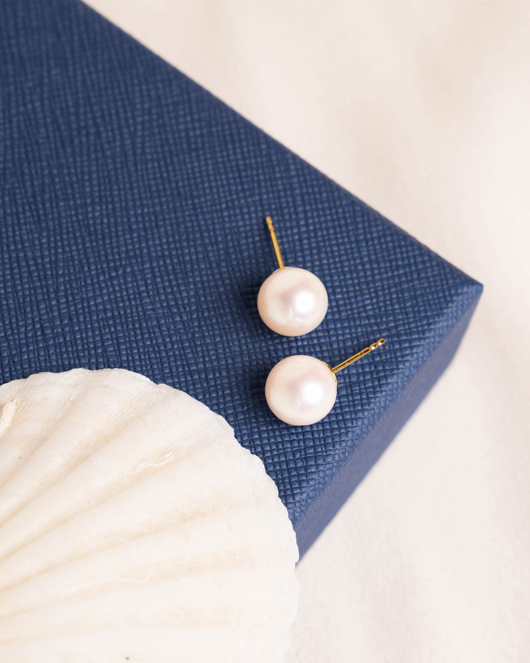 Pendientes de Perlas Redondas de Agua Dulce de Oro 18 K Secret & You