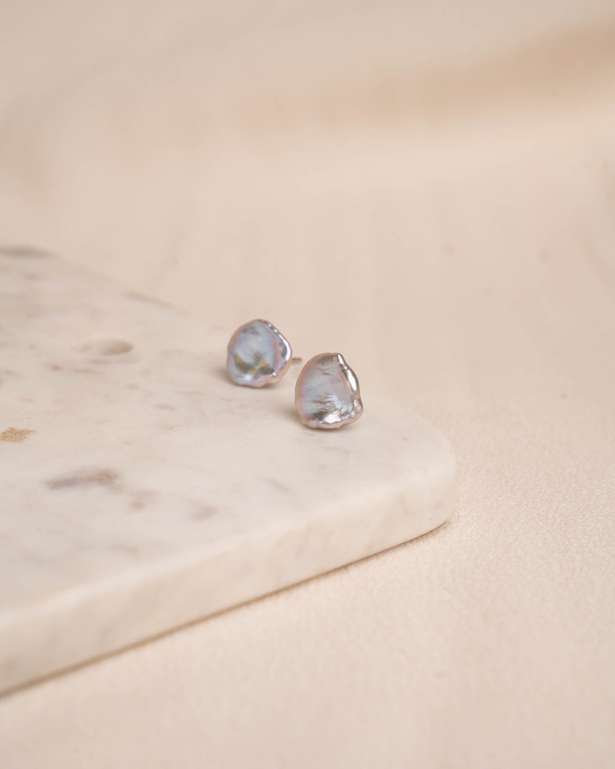 Pendientes de Perlas Keshi Cultivadas Grises y Plata de Ley Secret & You