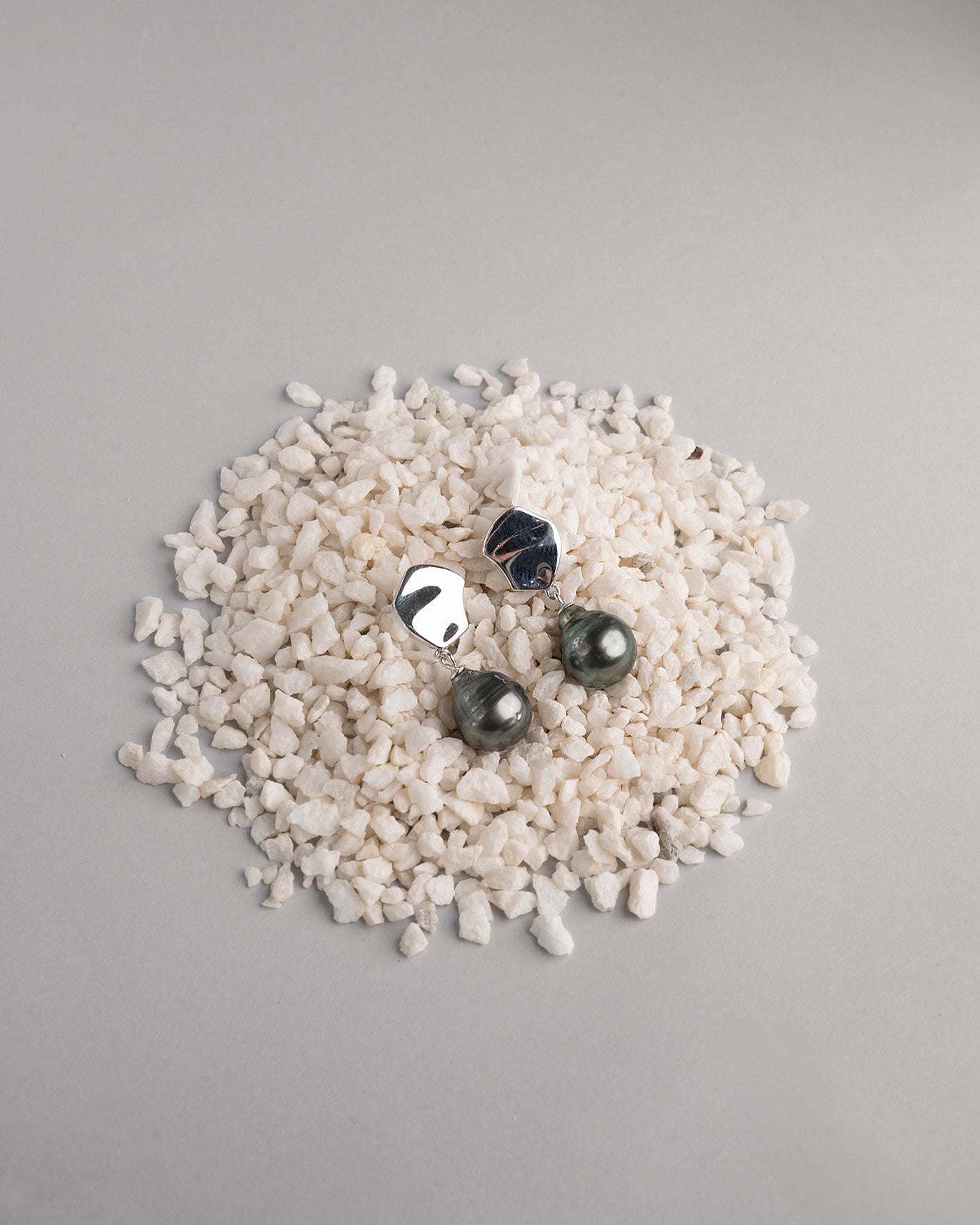 Pendientes de perlas cultivadas tahiti negras en plata de ley
