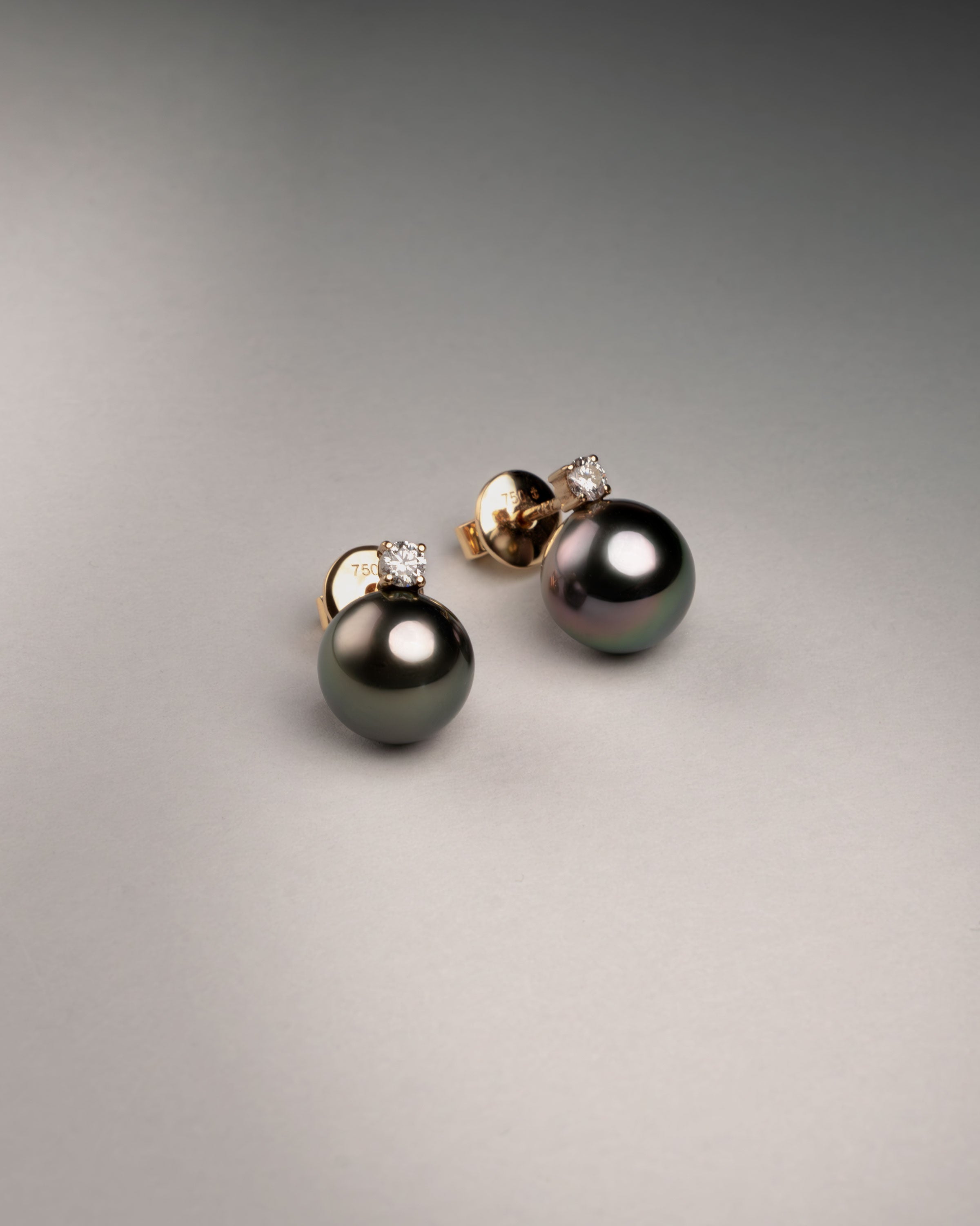 Pendientes Elara con Perlas Tahiti y Diamantes en Oro | 9 - 10 mm