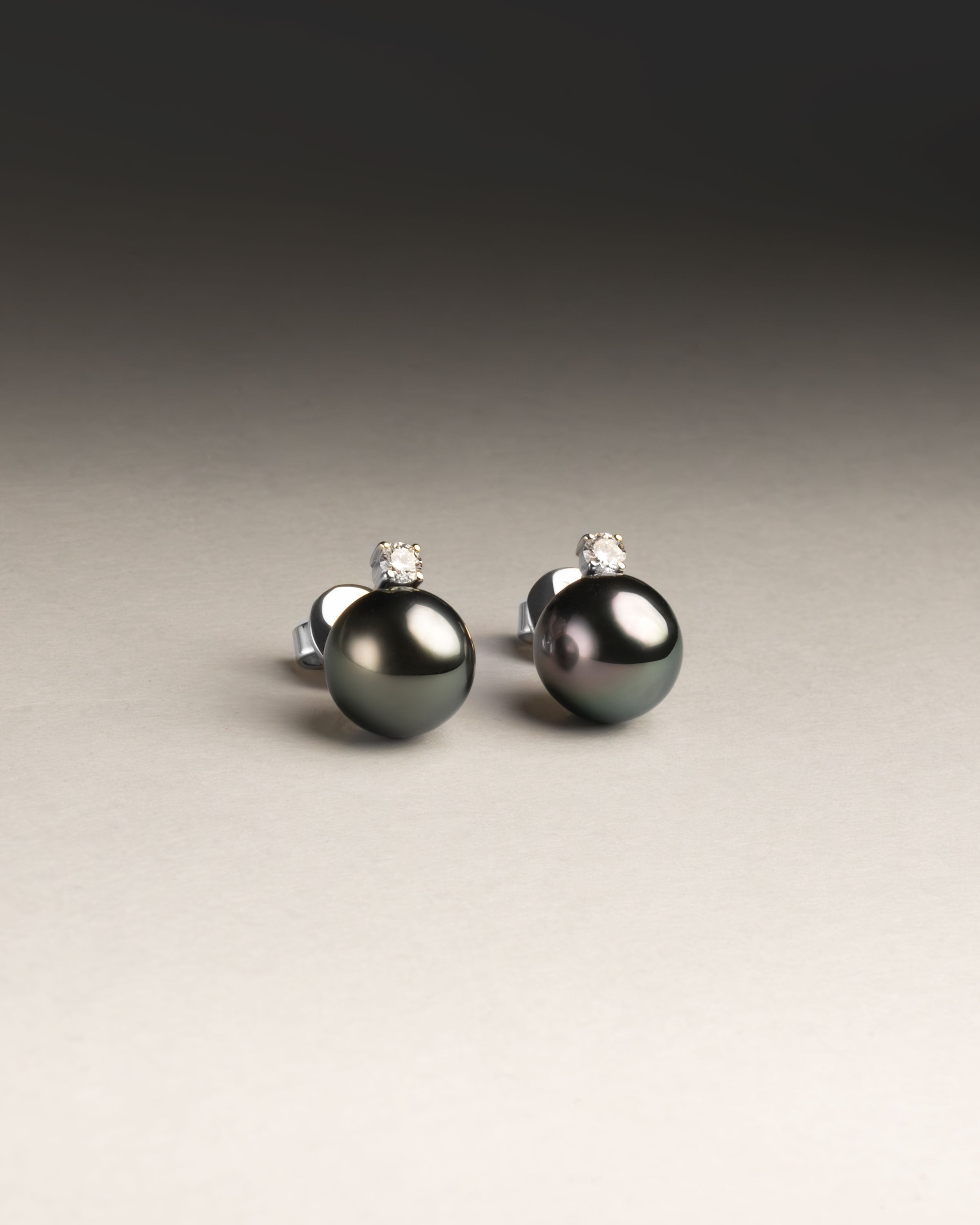 Pendientes Elara con Perlas Tahiti y Diamantes en Oro Blanco | 9 - 10 mm