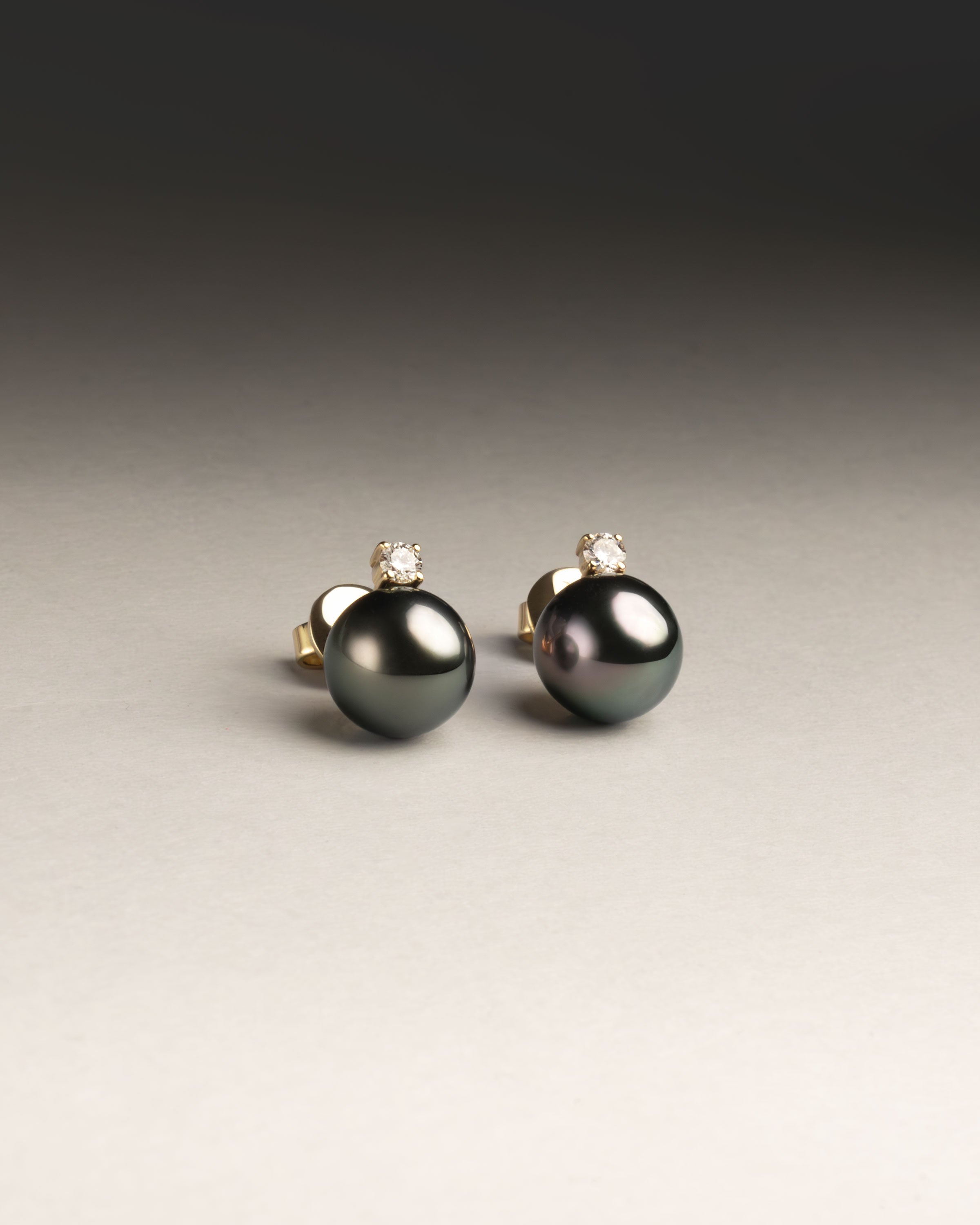 Pendientes Elara con Perlas Tahiti y Diamantes en Oro | 9 - 10 mm