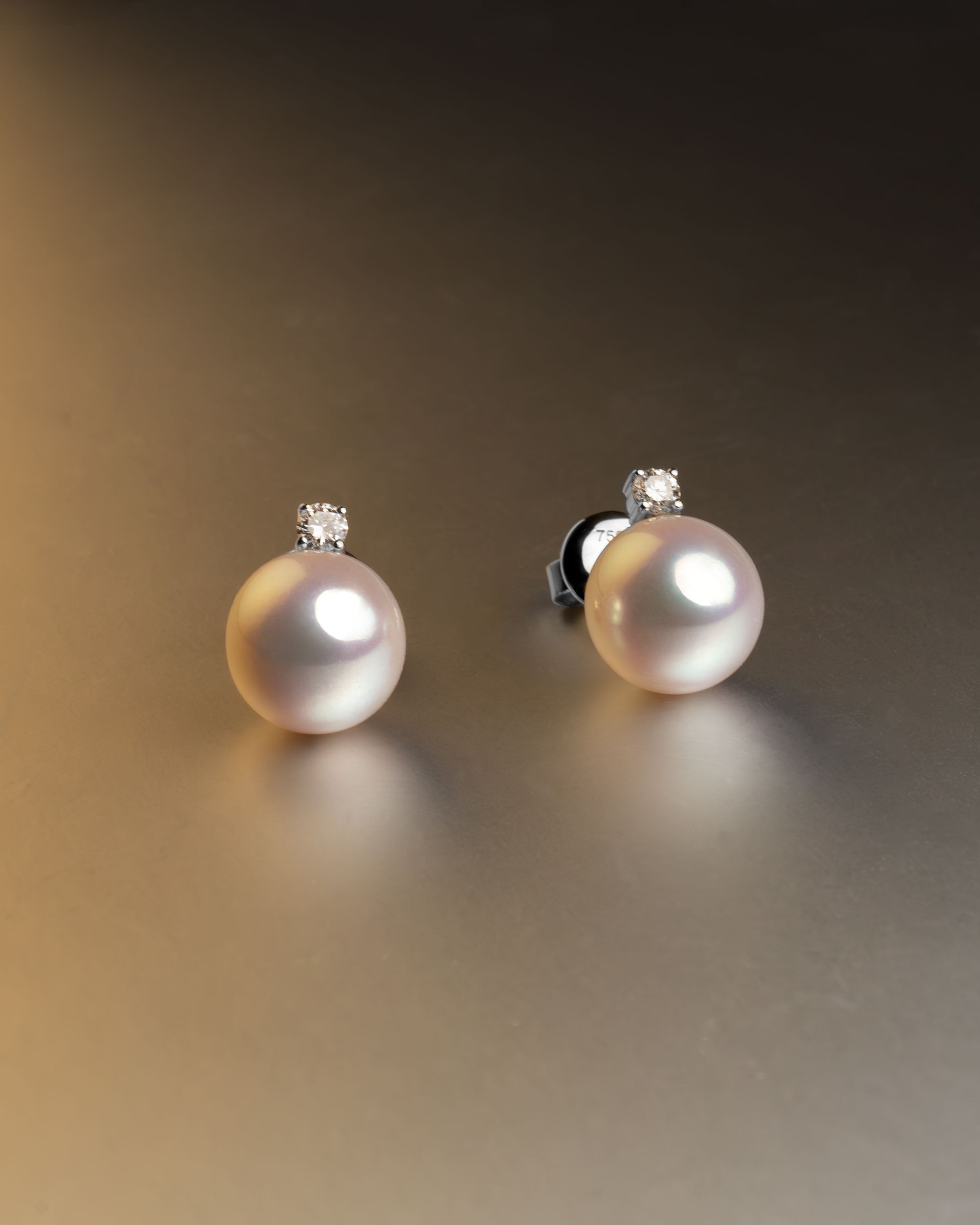 Pendientes Elara con Perlas Australianas y Diamantes en Oro Blanco | 9 - 10 mm