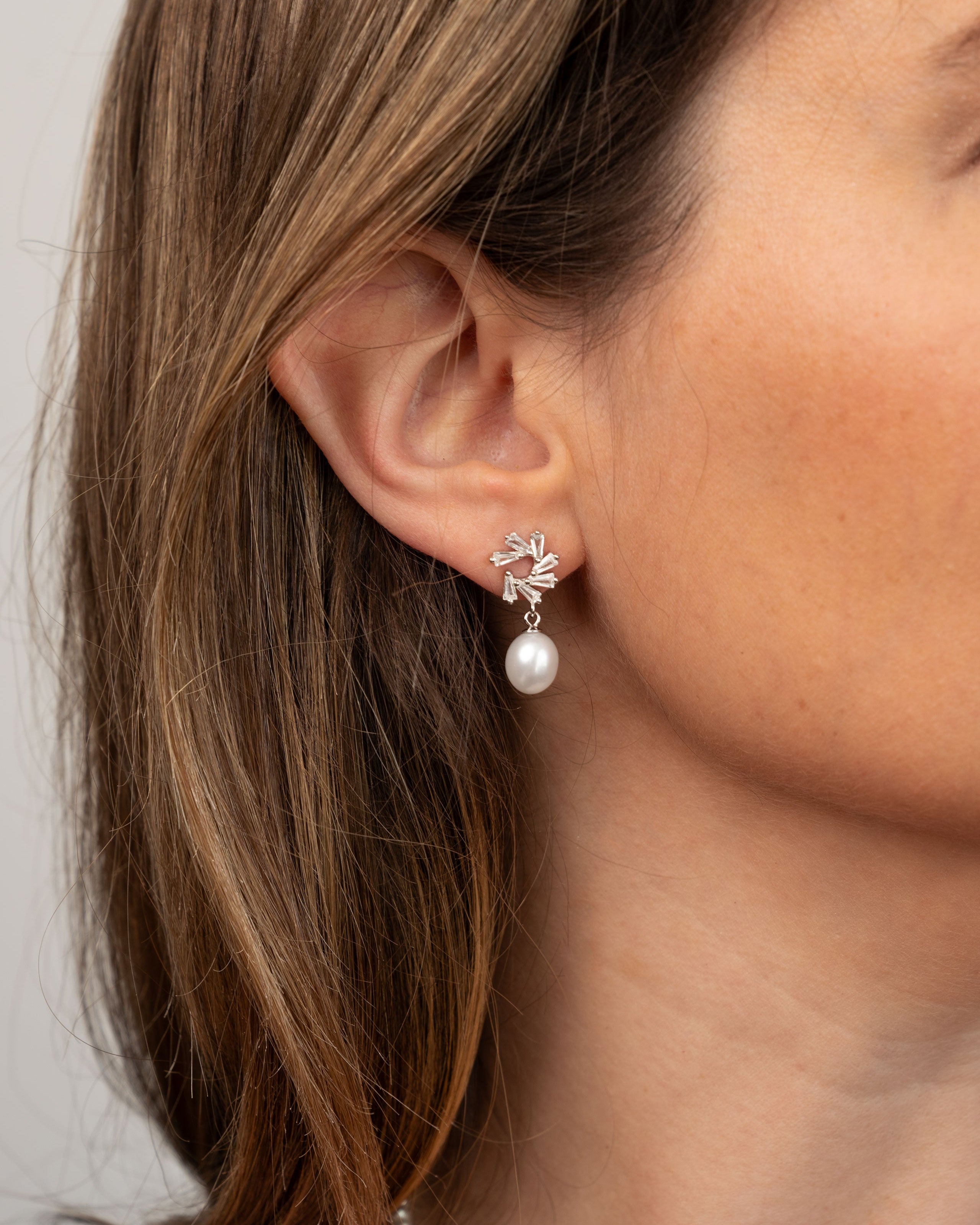 Pendientes Dalia perla gota de agua 7-8 mm con circonitas | Colección Bloom