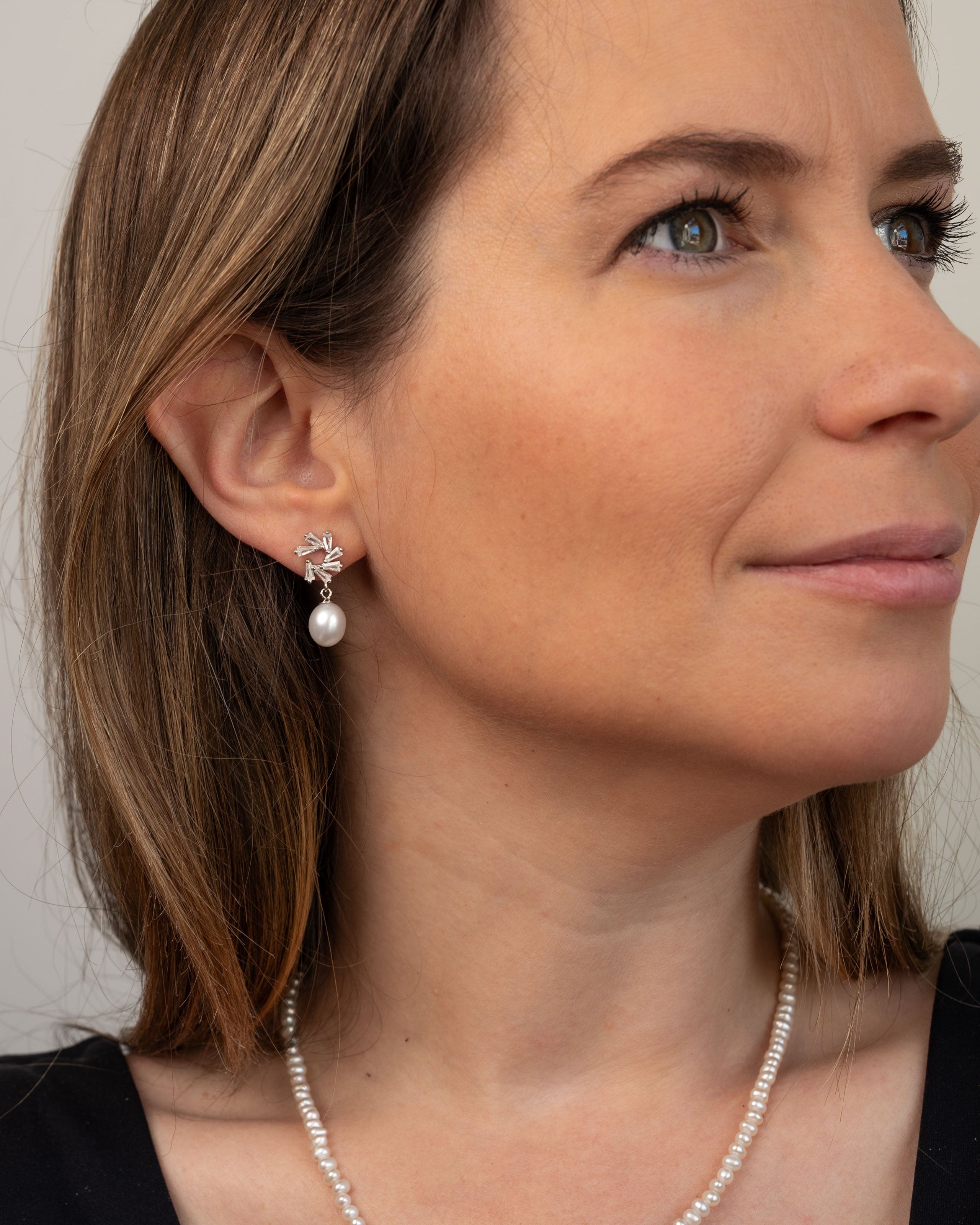 Pendientes Dalia perla gota de agua 7-8 mm con circonitas | Colección Bloom