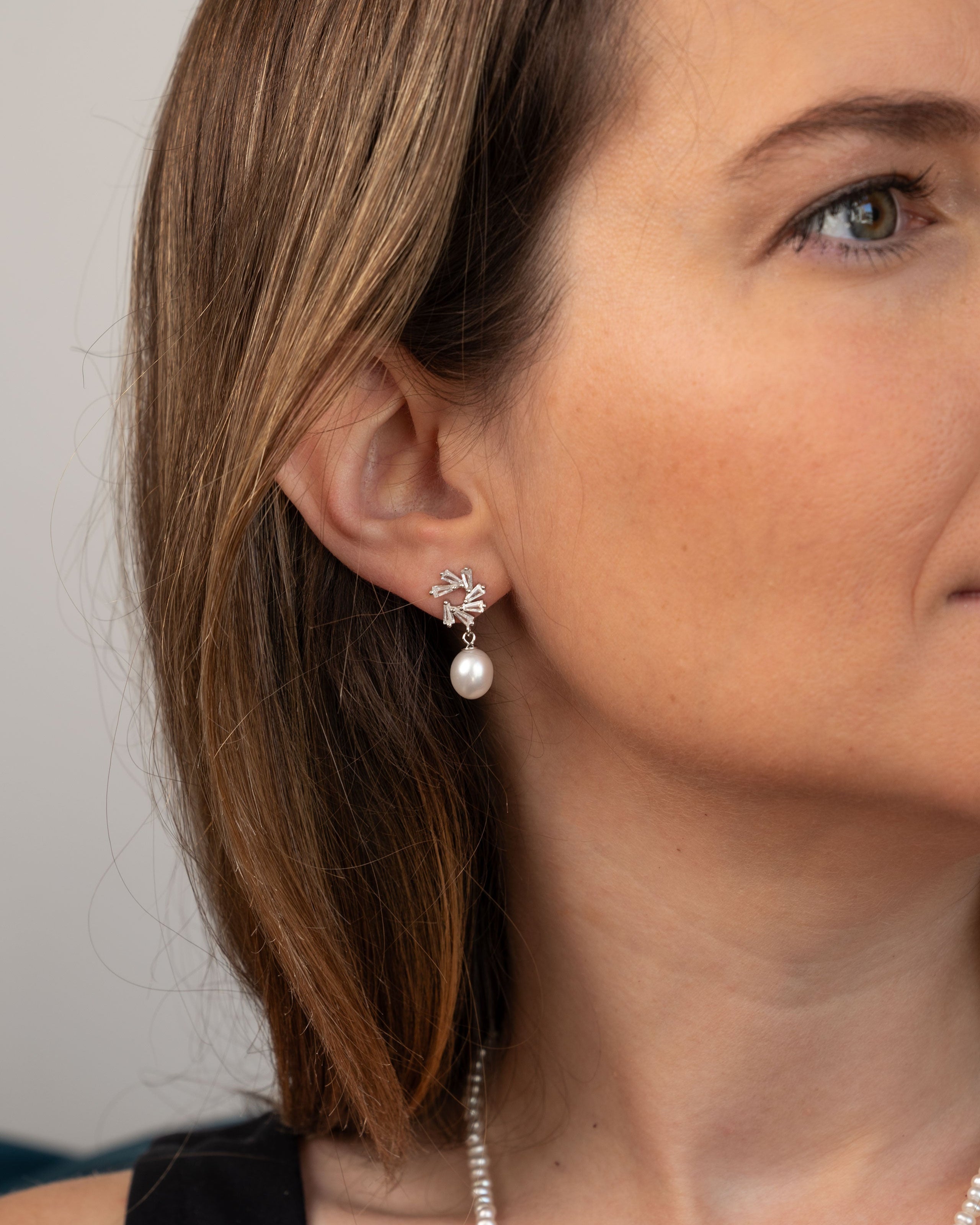Pendientes Dalia perla gota de agua 7-8 mm con circonitas | Colección Bloom