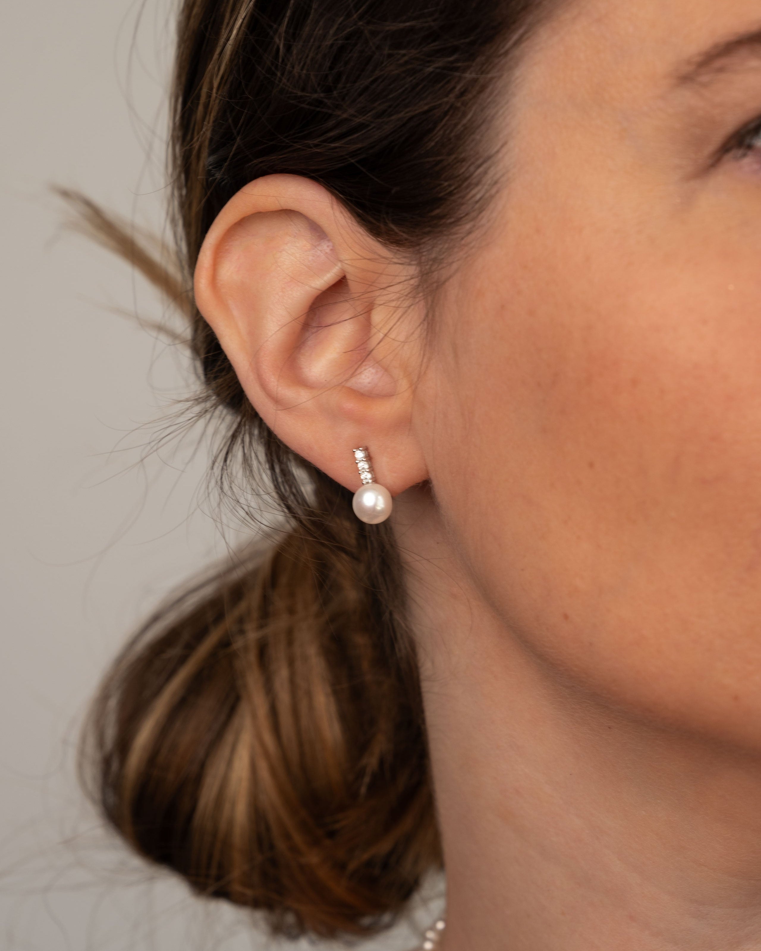 Pendientes Dandelion de perla botón 6-7 mm con circonotas | Colección Bloom