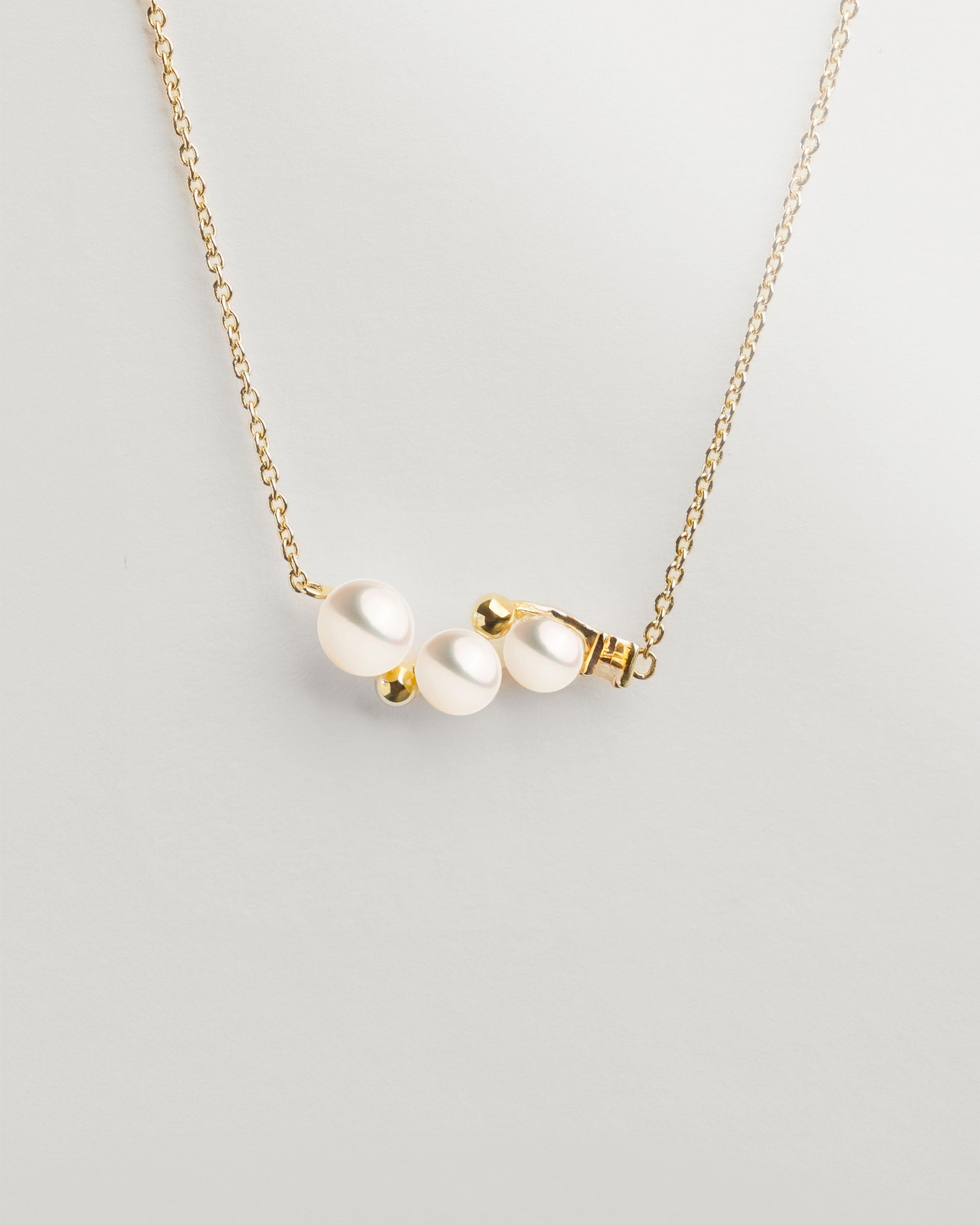 Colgante Lovelace de 3 Perlas Cultivadas de Agua dulce 4-4.5mm, 4.5-5mm y 5-5.5mm y Circonita