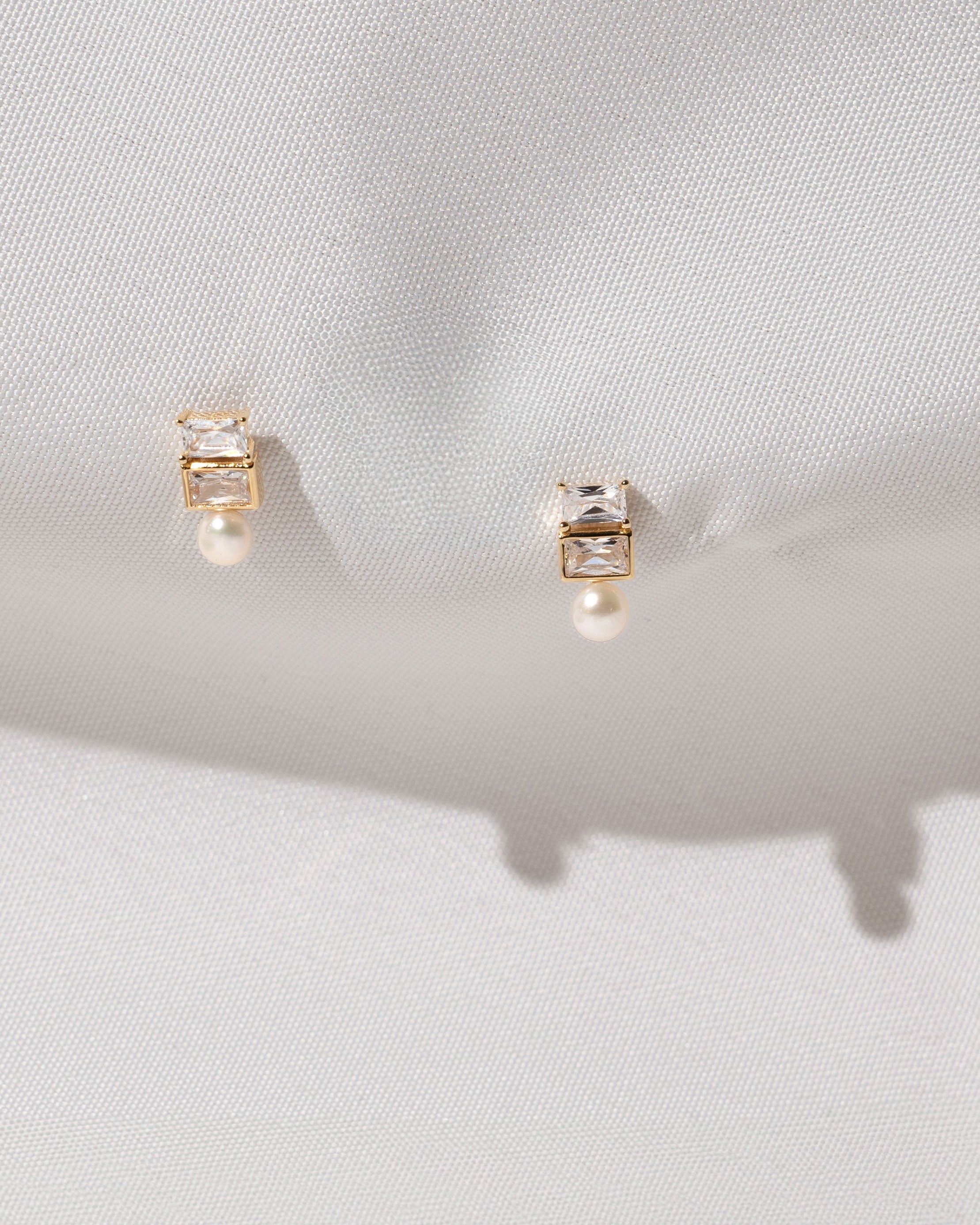 Pendientes Monroe de Perlas Cultivadas de Agua dulce 4.5-5mm y Circonita
