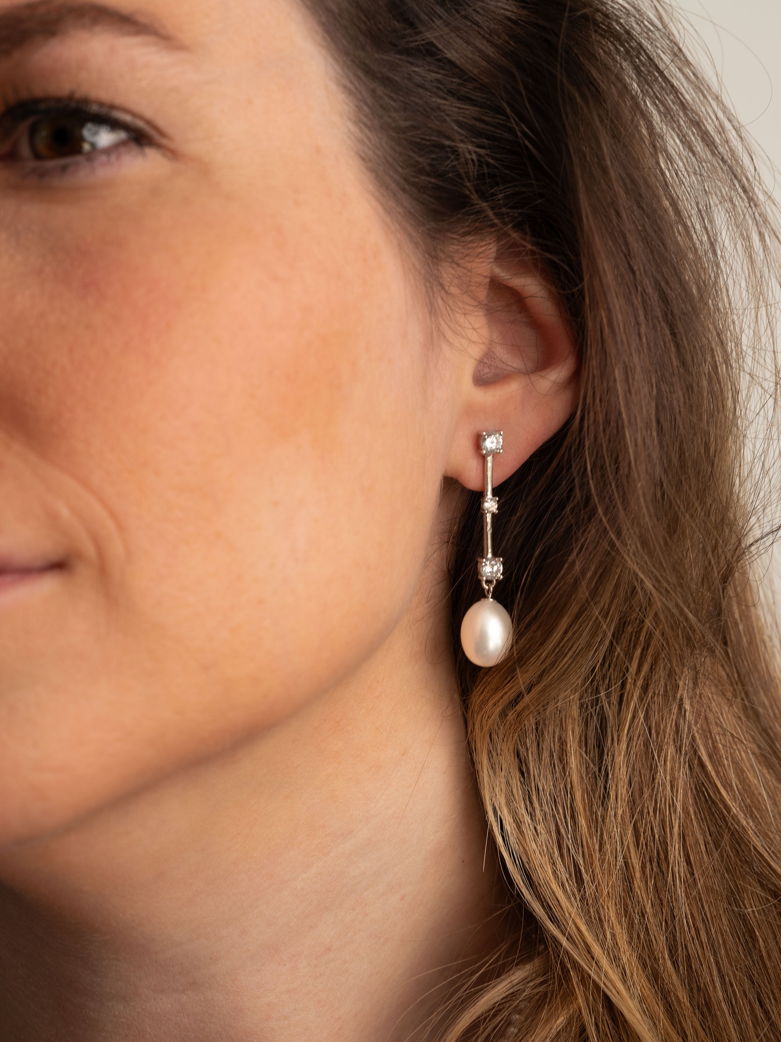 Pendientes Lily perla gota de agua 9-10 mm con circonitas | Colección Bloom