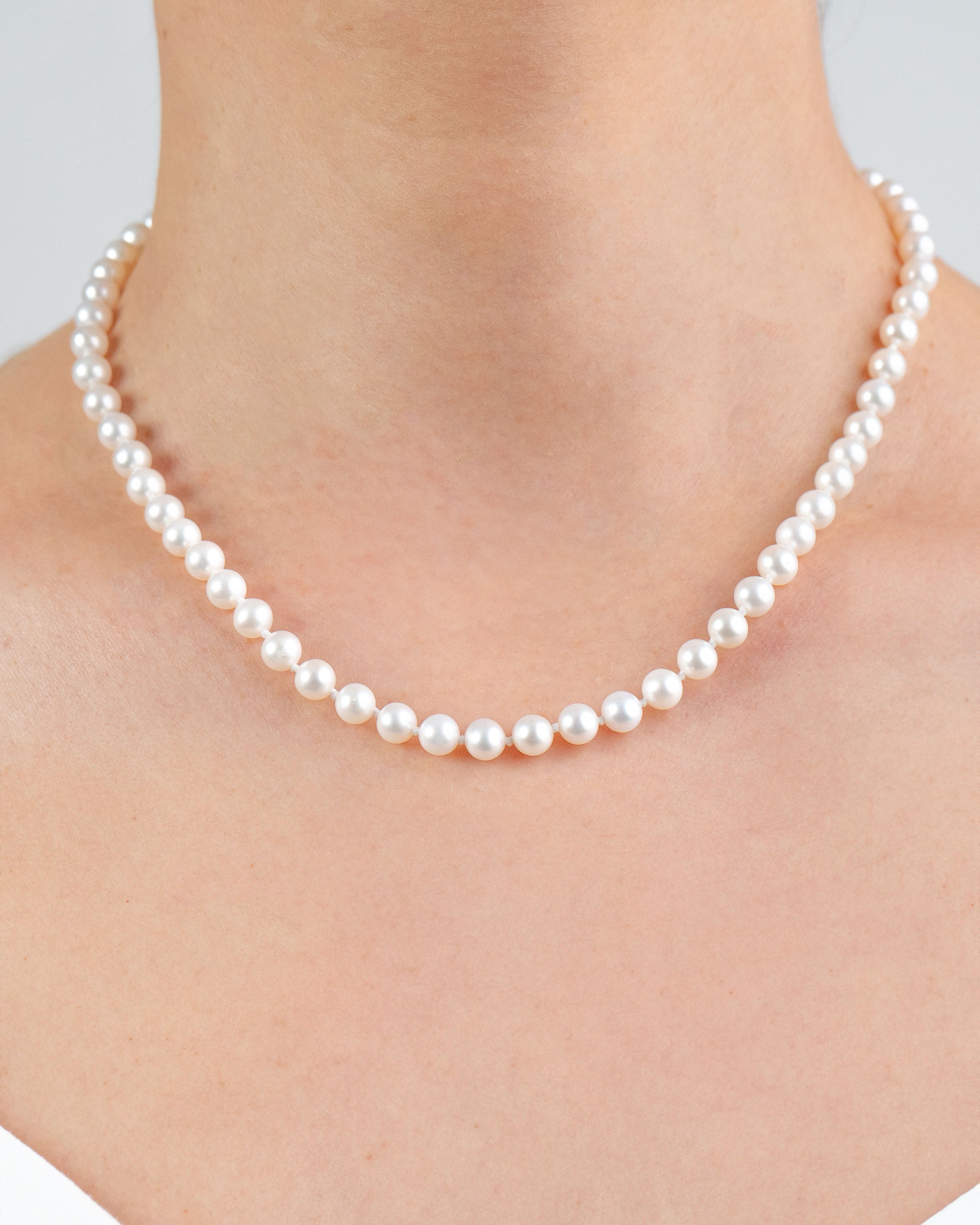 foto de collar de perlas cultivadas de agua dulce redondas de 5-6 mm secret & you