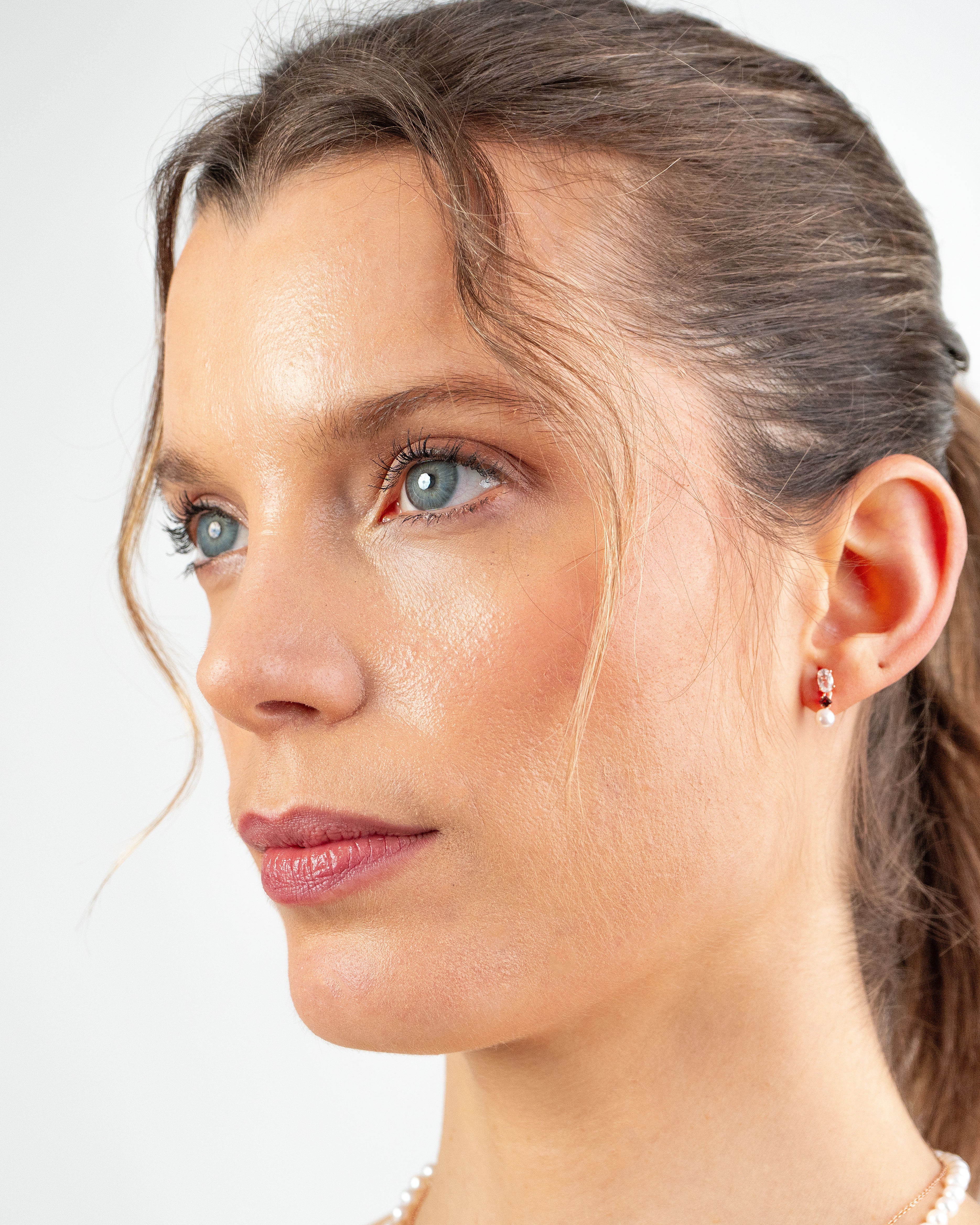 Pendientes Blackwell de Perla Cultivada de Agua dulce 4-4.5mm, Granate y Topacio