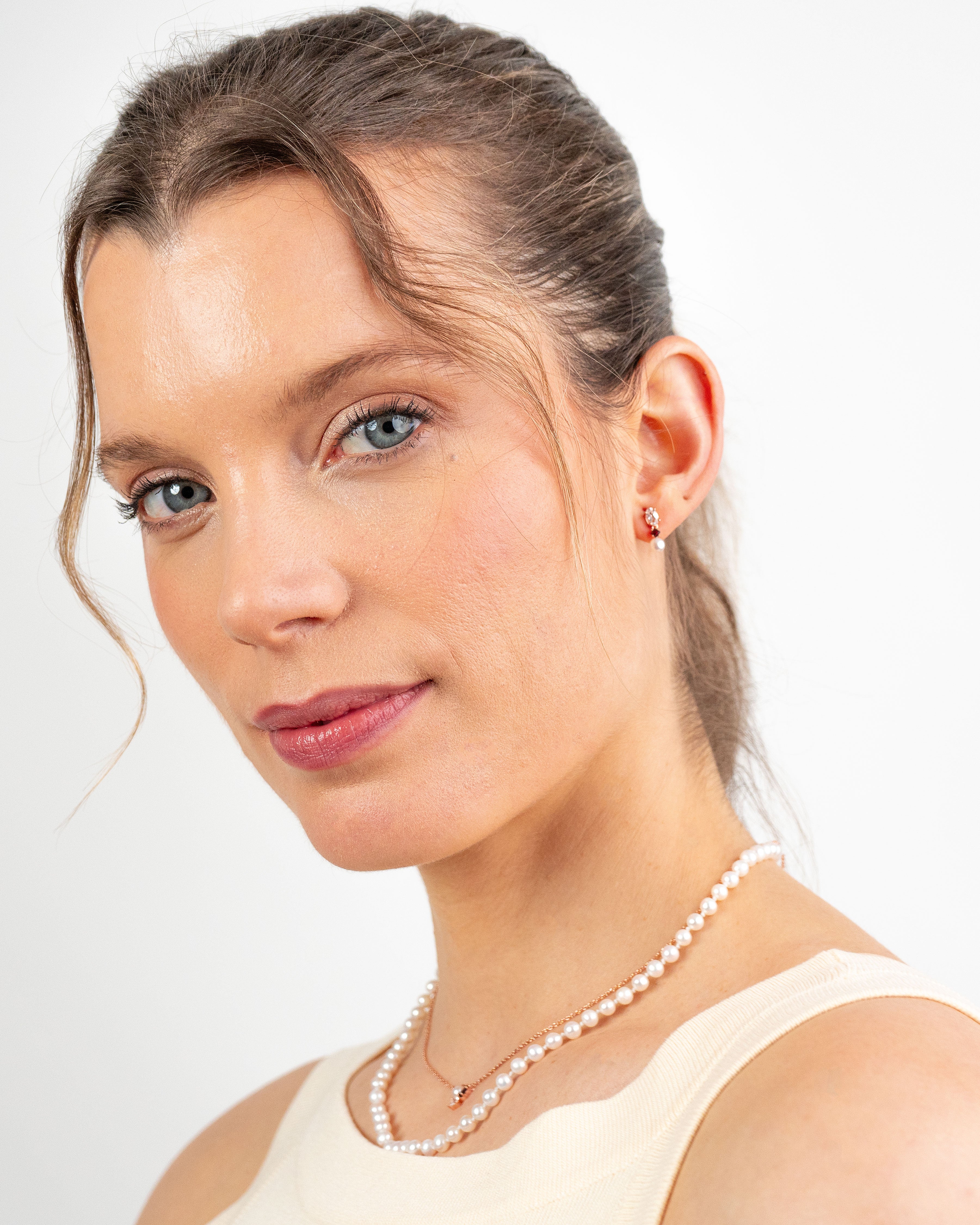 Pendientes Blackwell de Perla Cultivada de Agua dulce 4-4.5mm, Granate y Topacio