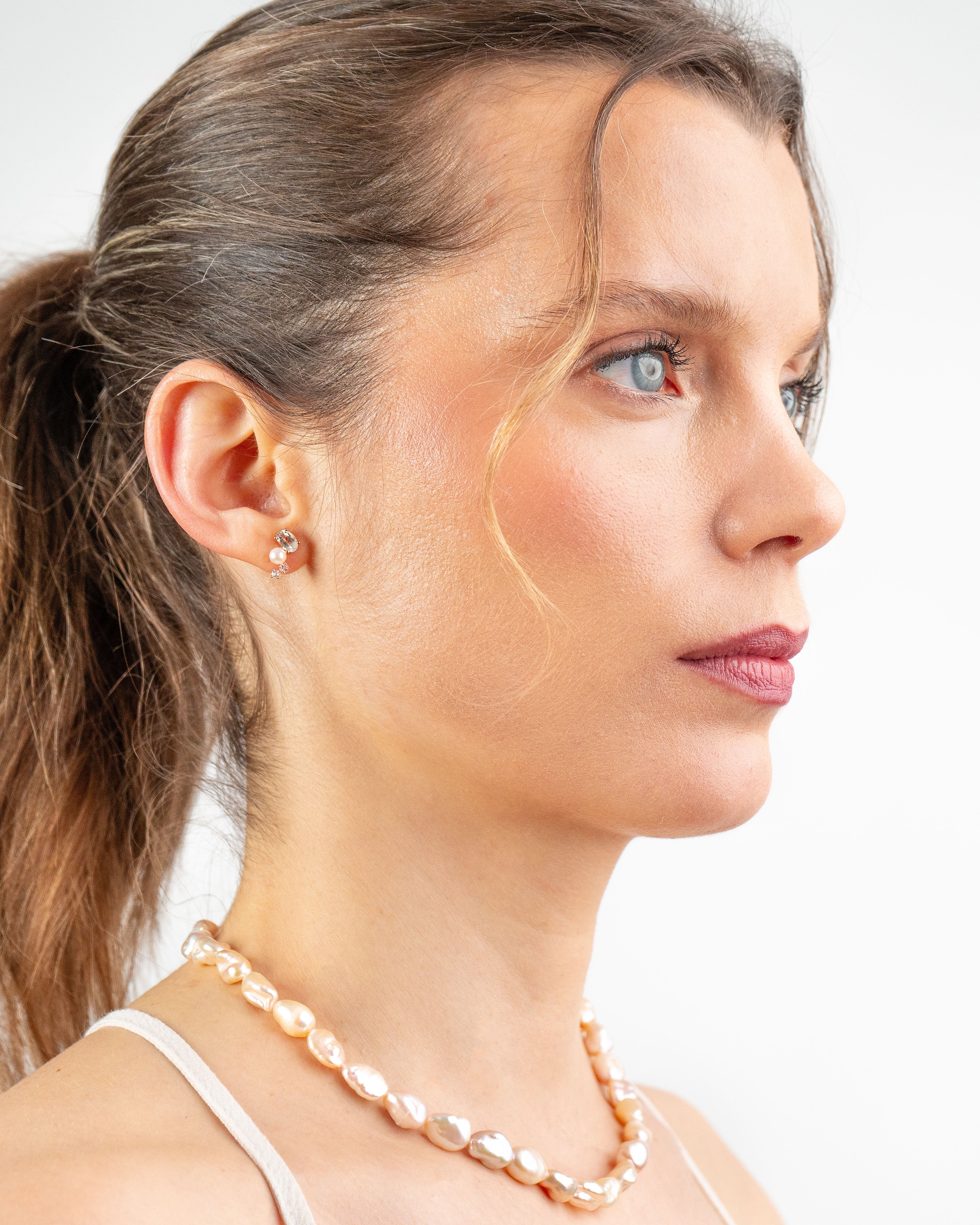 Pendientes Moud de Perla Cultivada de Agua dulce 4-4.5mm, Amatista verde y Topacio