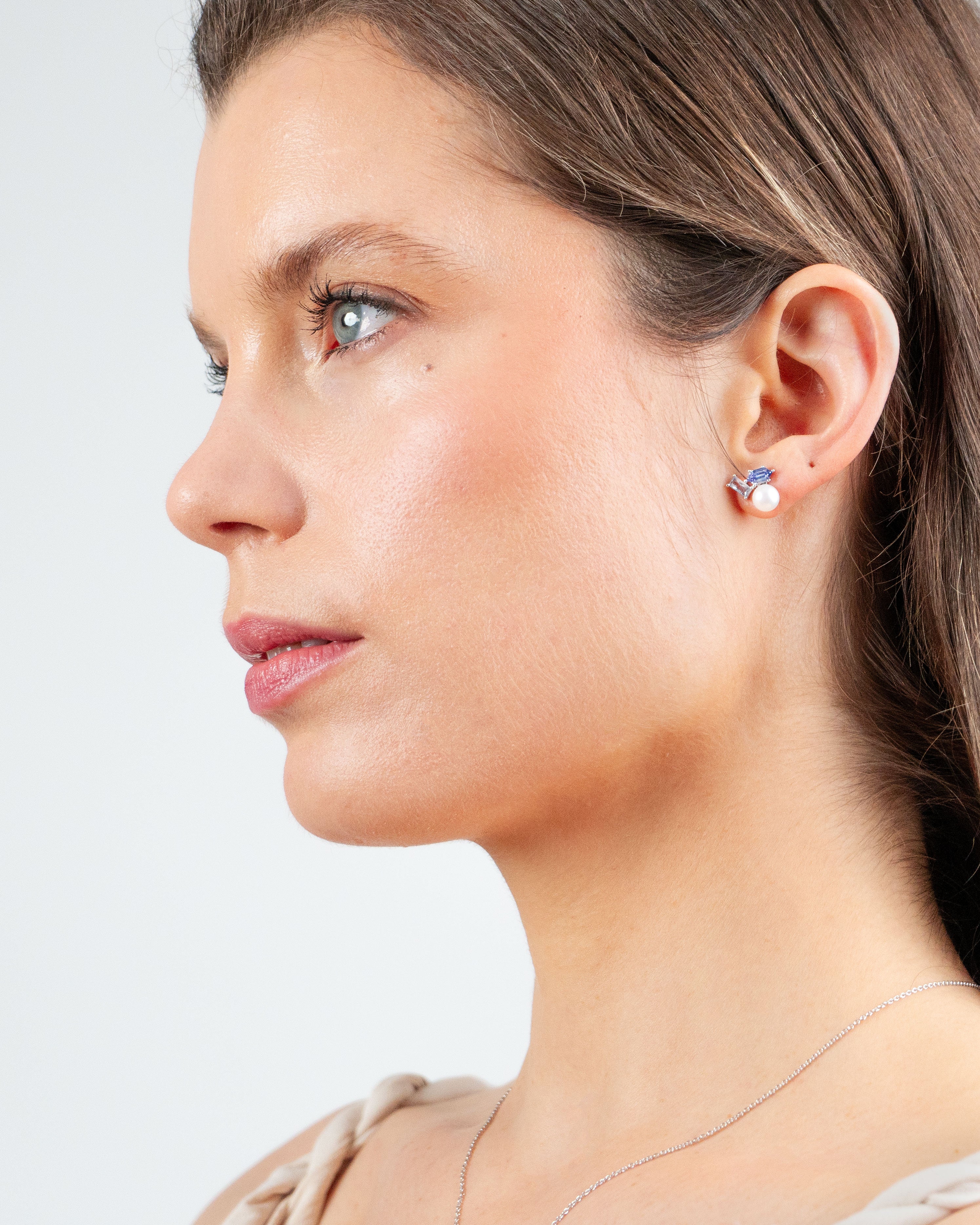Pendientes Shelley de Perla Cultivada de Agua dulce 6-6.5mm, Tanzanita y Espinela azul