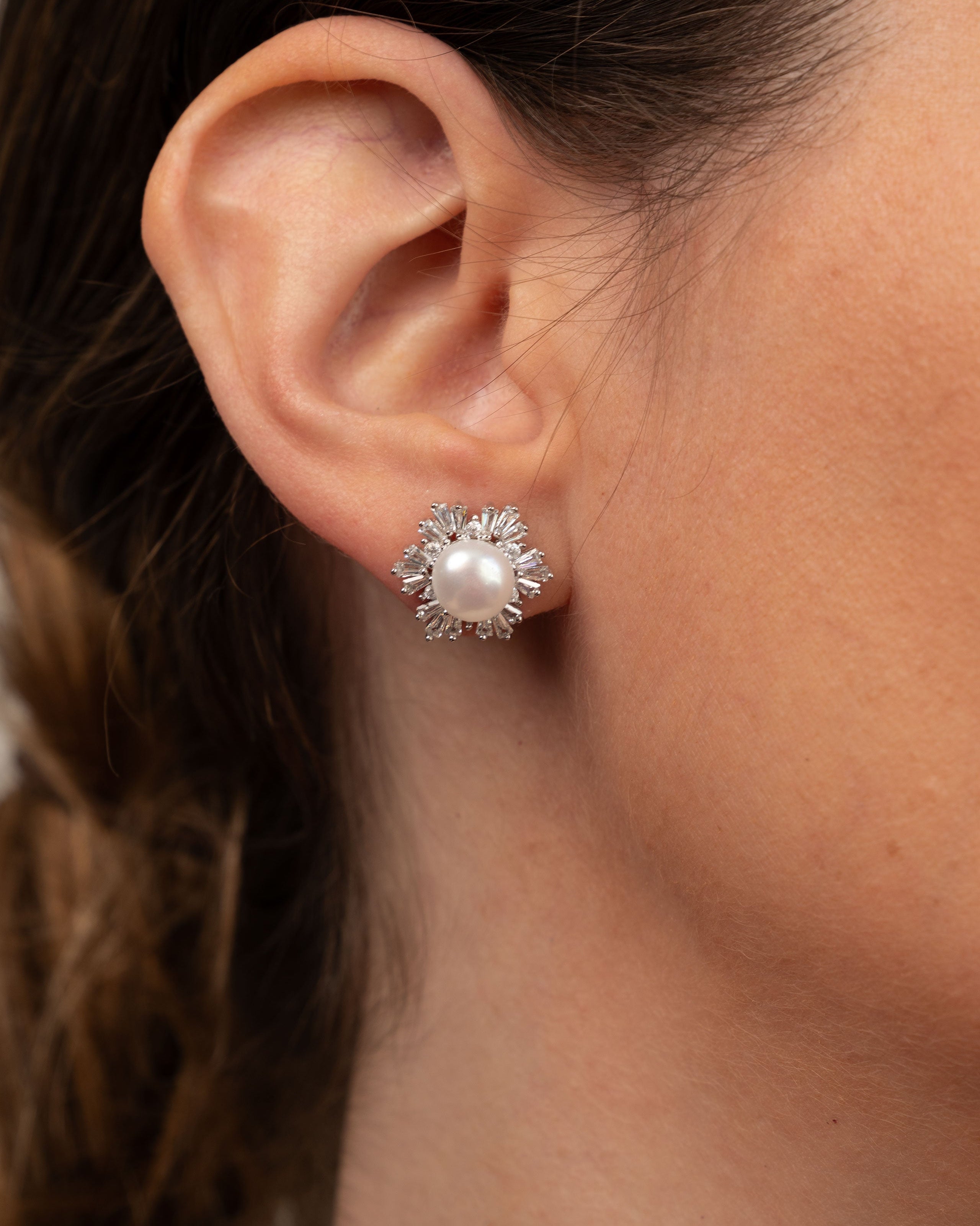 Pendientes Marga de perla botón 7-8 mm con circonitas | Colección Bloom