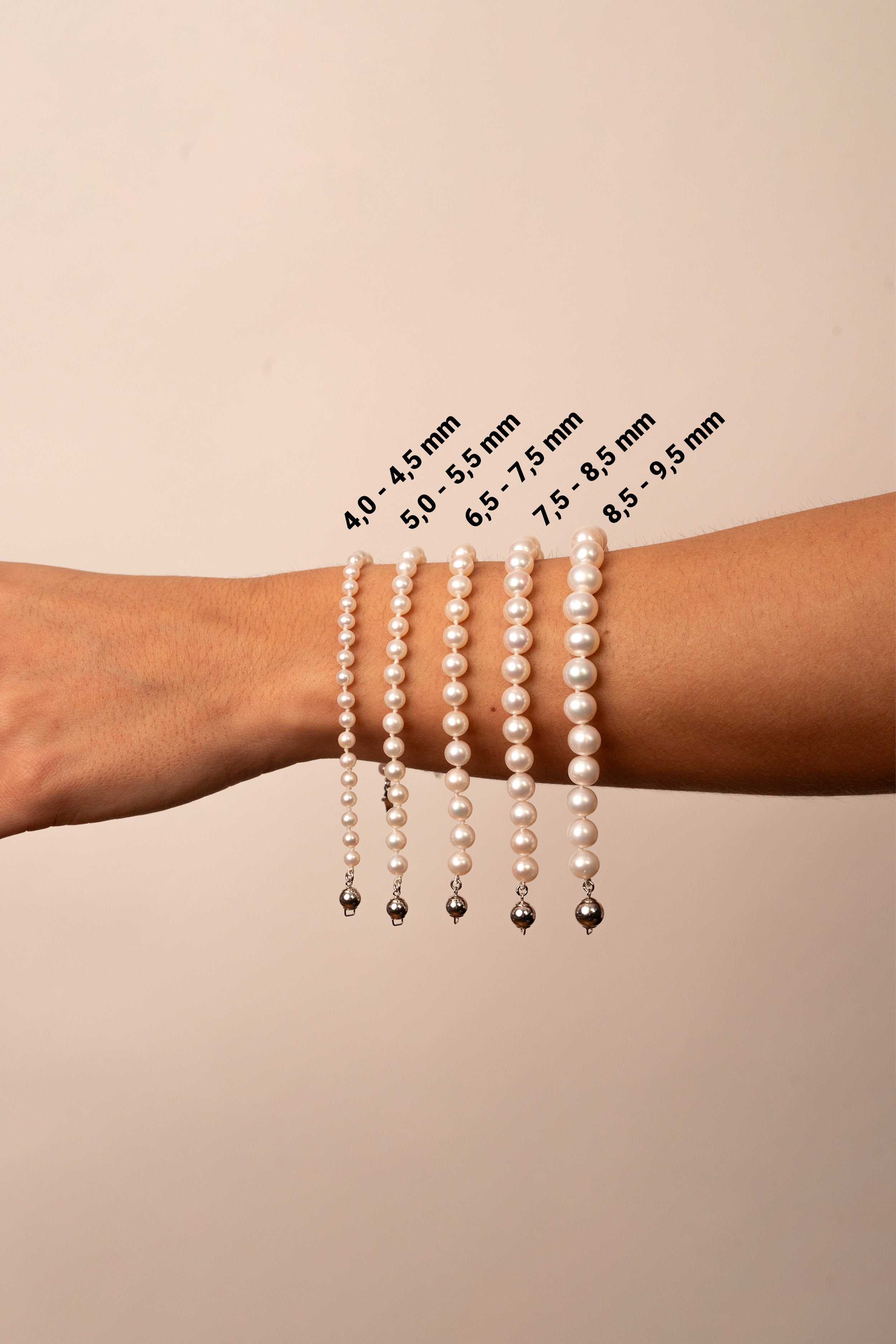 Pulsera de perlas cultivadas de agua dulce redondas de diferentes medidas