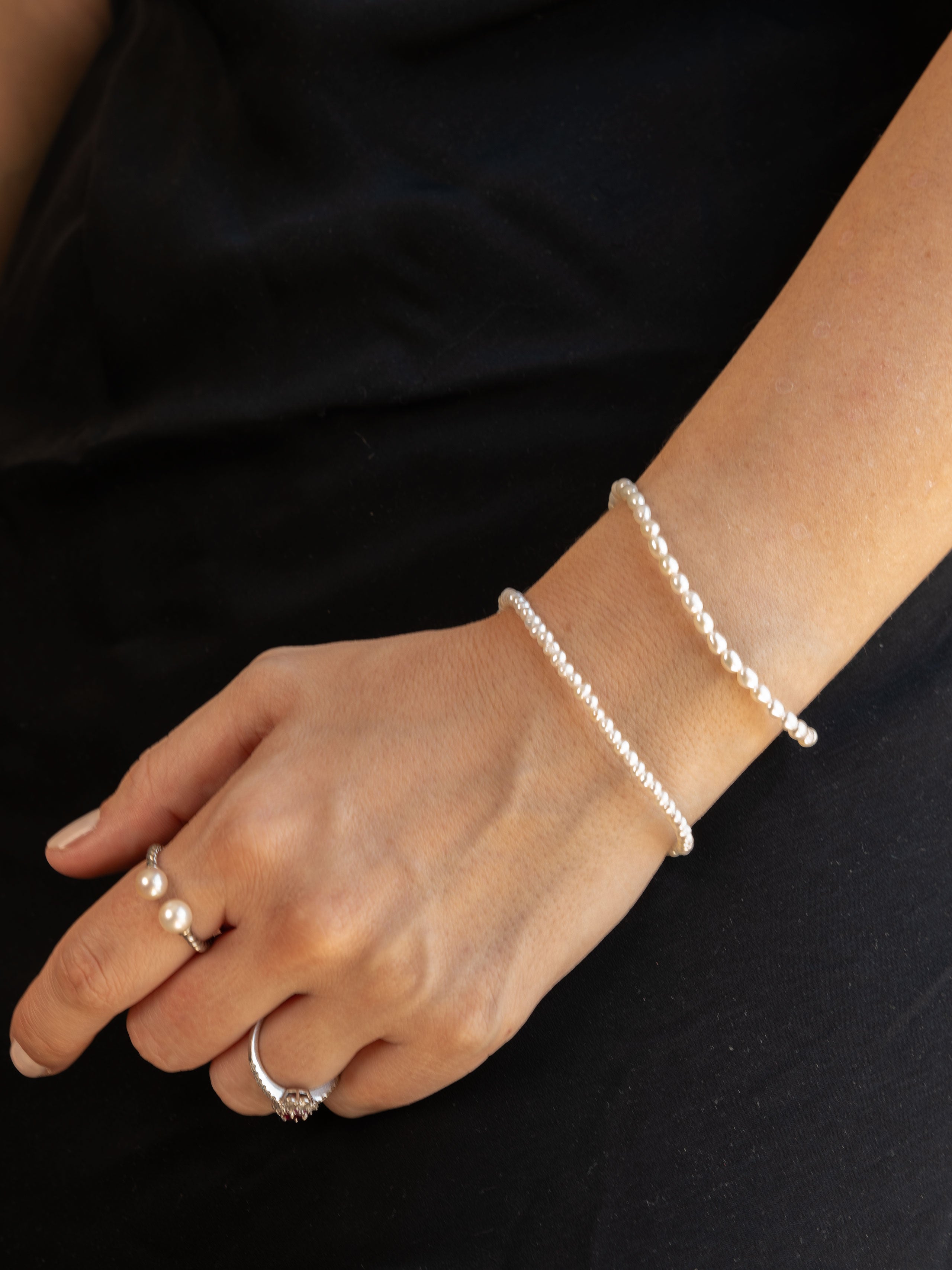 Pulsera de perlas cultivadas de agua dulce pequeñas de 3-4 mm redondas