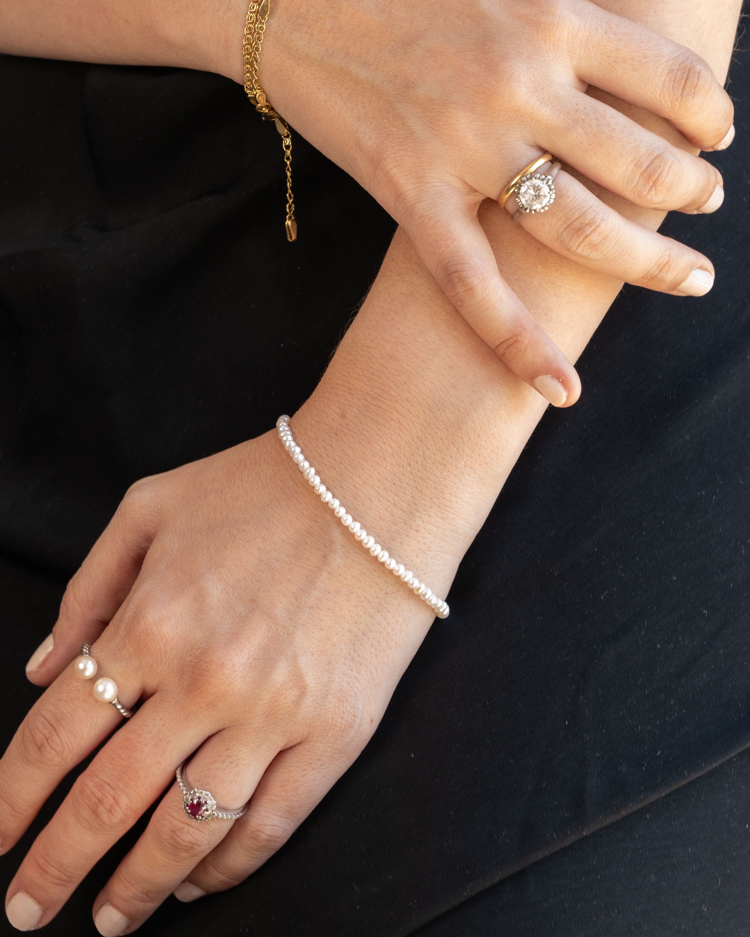 Pulsera de perlas cultivadas de agua dulce pequeñas de 3-4 mm redondas