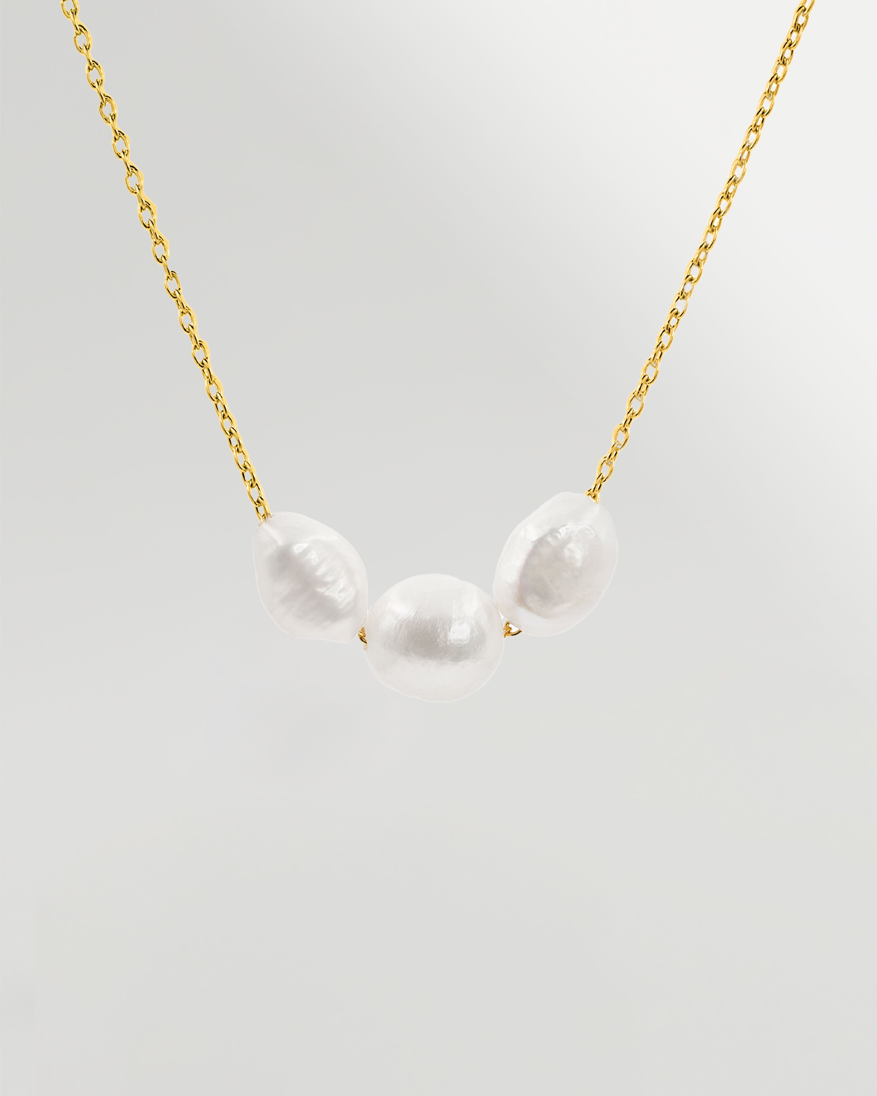 Colgante Tres Perlas de Agua Dulce Barrocas de 8-9 y 9-10 mm y Plata de ley Bañada en Oro 18 K Secret & You