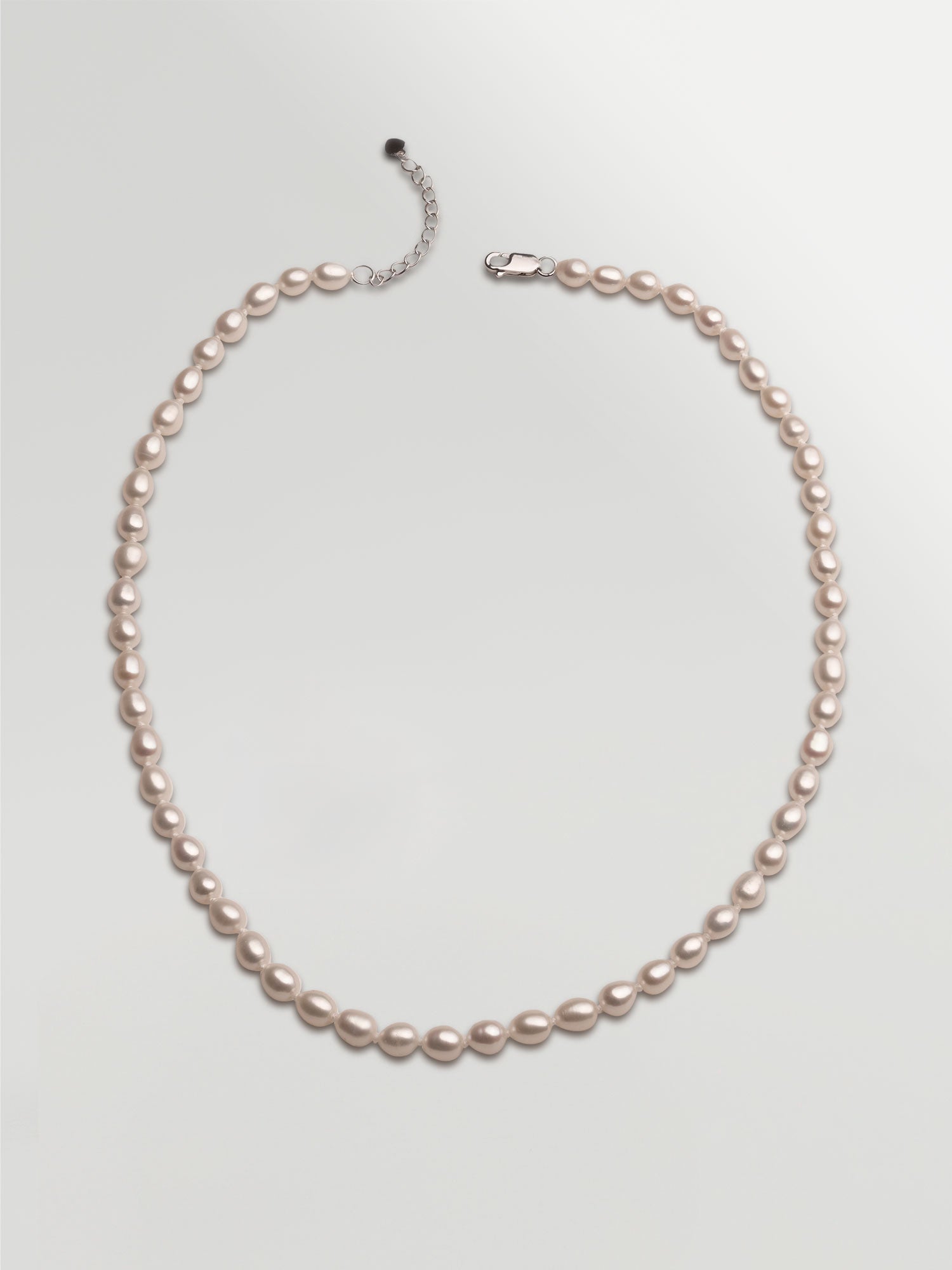 Collar de perlas cultivadas de agua dulce ovaladas de 5- 6 mm
