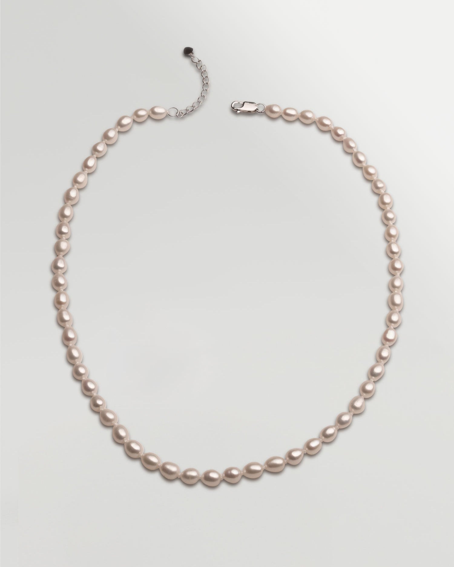 Collar de perlas cultivadas de agua dulce ovaladas de 5- 6 mm