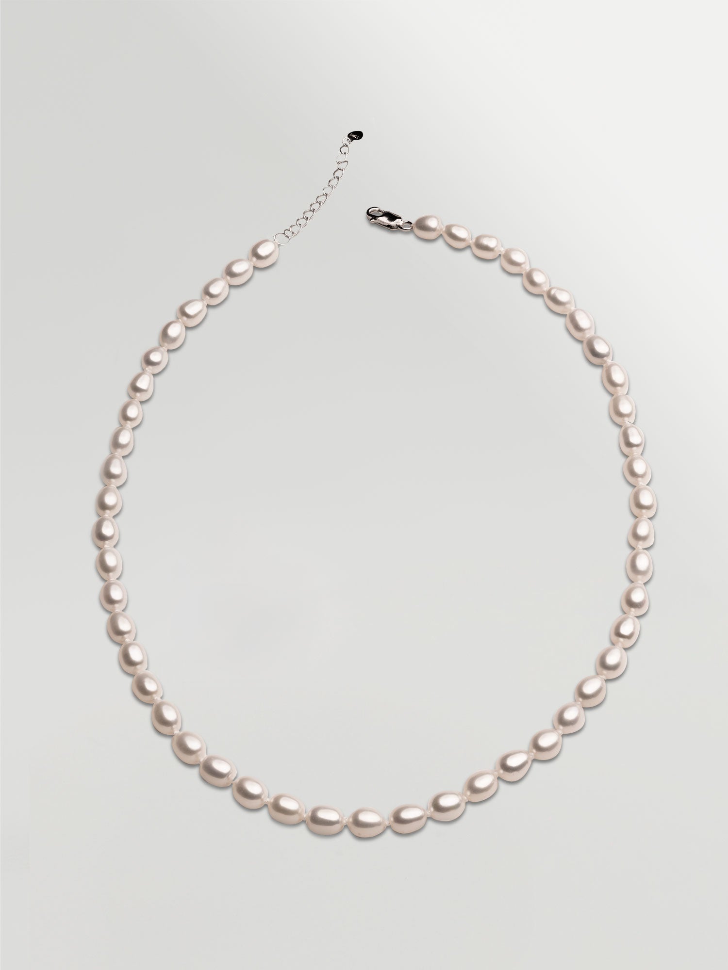 Collar de perlas cultivadas de agua dulce ovaladas de 6 - 7 mm