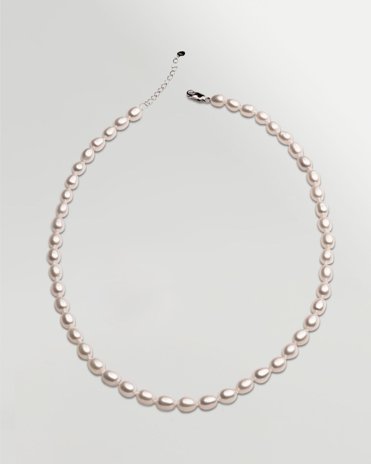 Collar de perlas cultivadas de agua dulce ovaladas de 6 - 7 mm