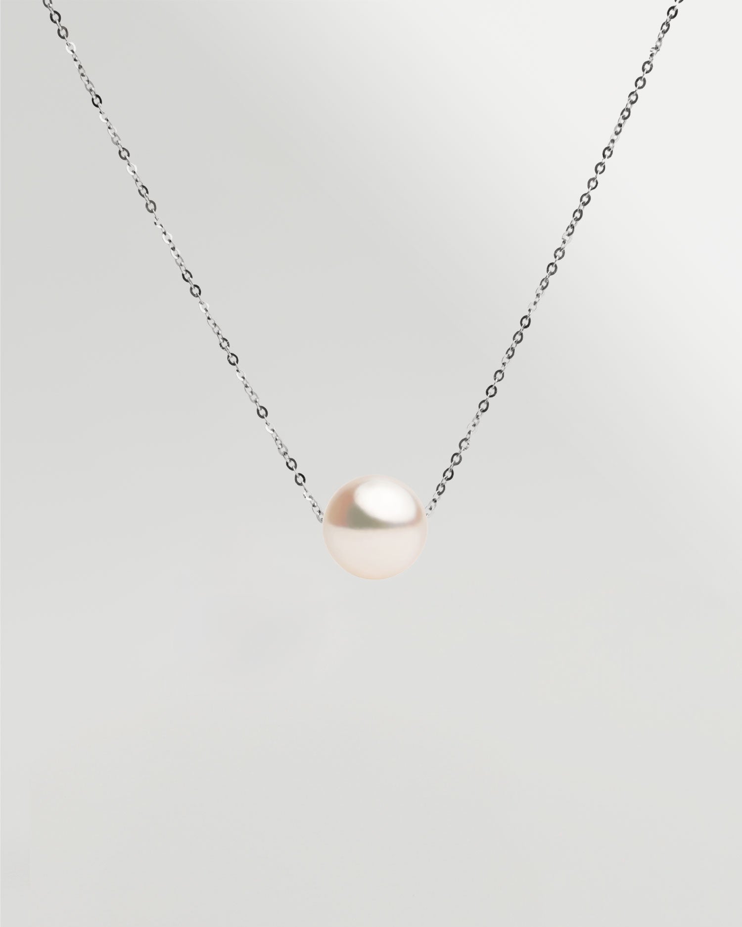 Colgante de Perla Akoya Redonda de 8,5mm en Oro Blanco de 18 k secret & you