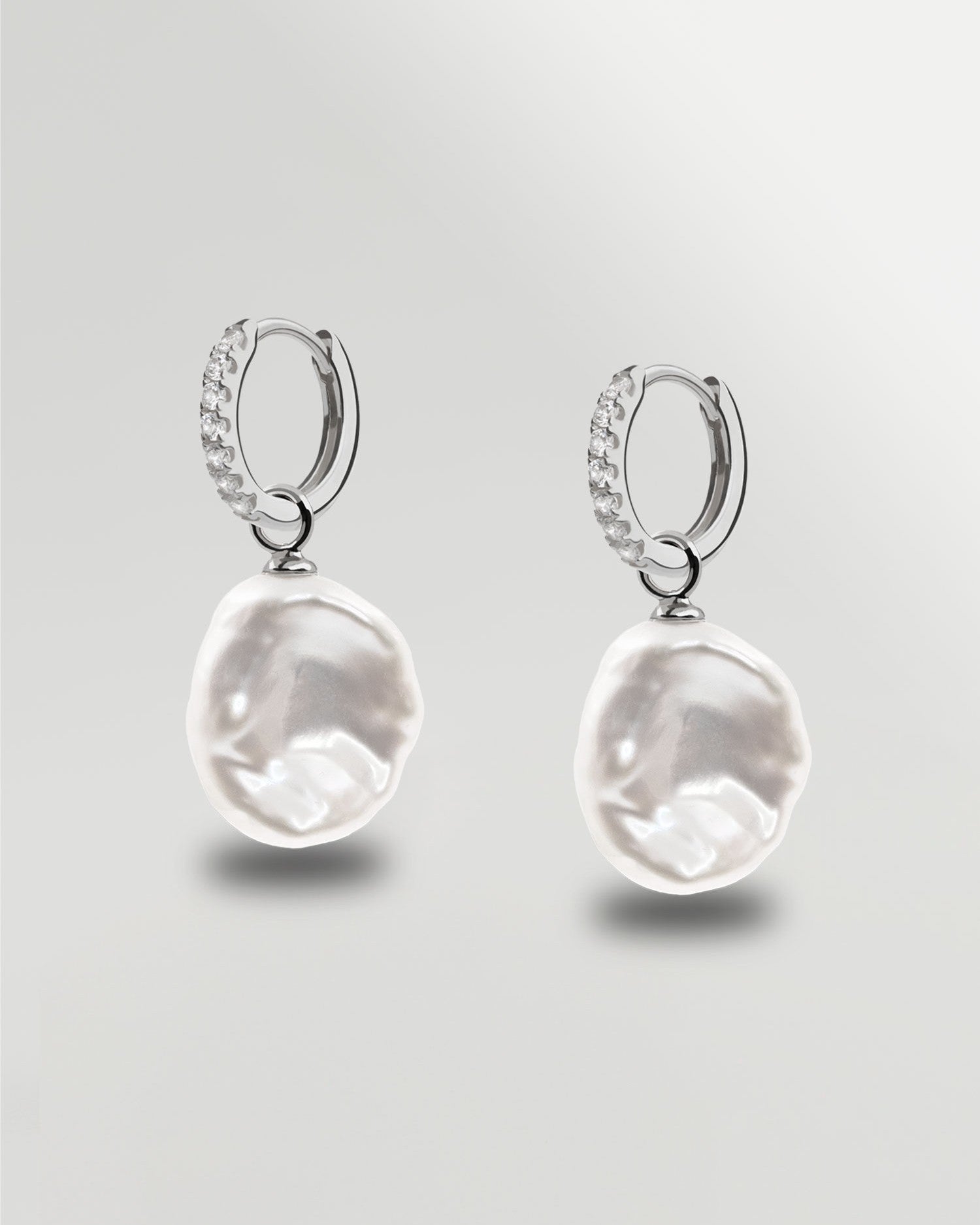 Pendientes de Aro de Plata de Ley con Circonitas y Perla Keshi - 12mm