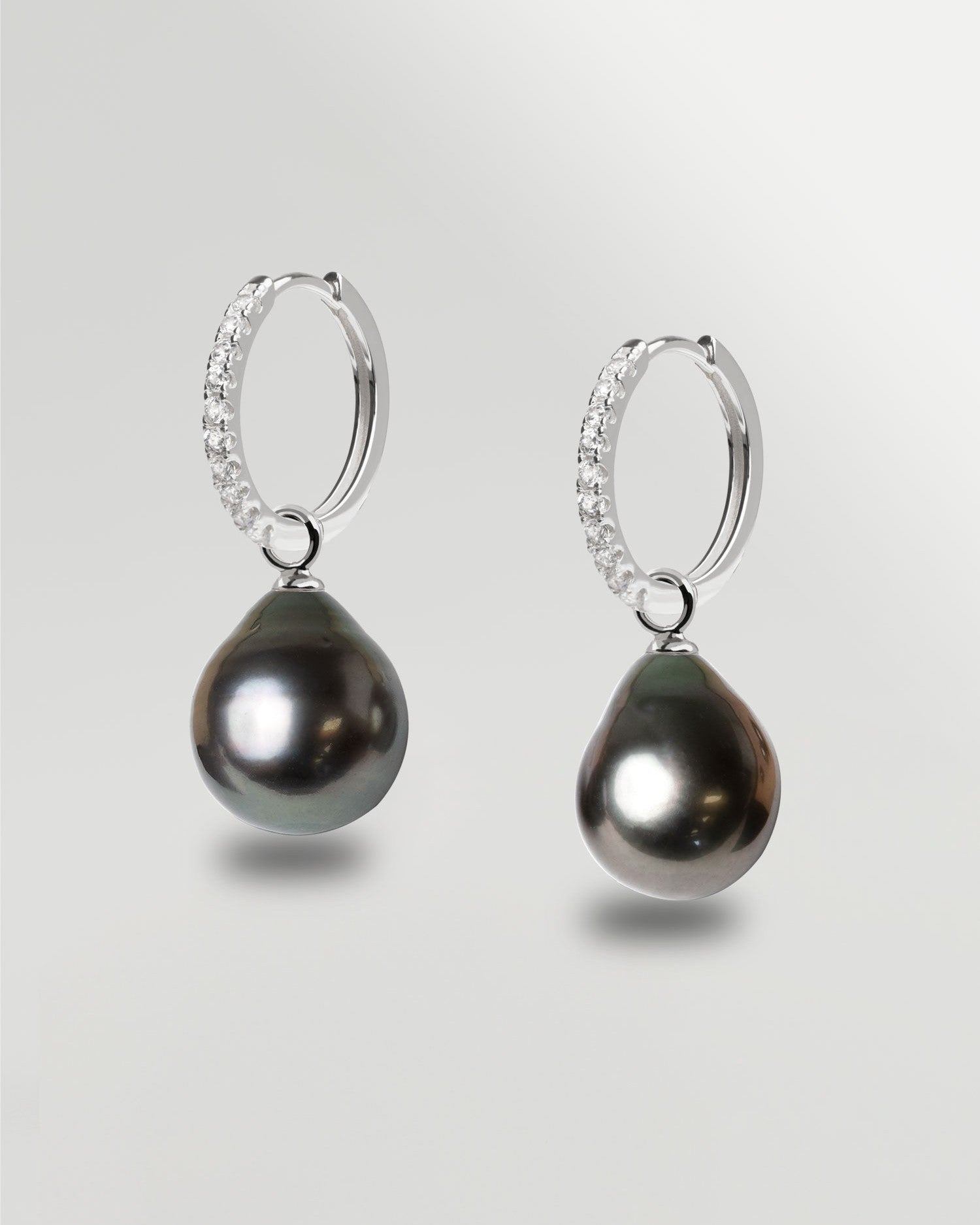Aros de Plata de Ley de 16 mm con Circonitas y Perla Tahiti Barroca