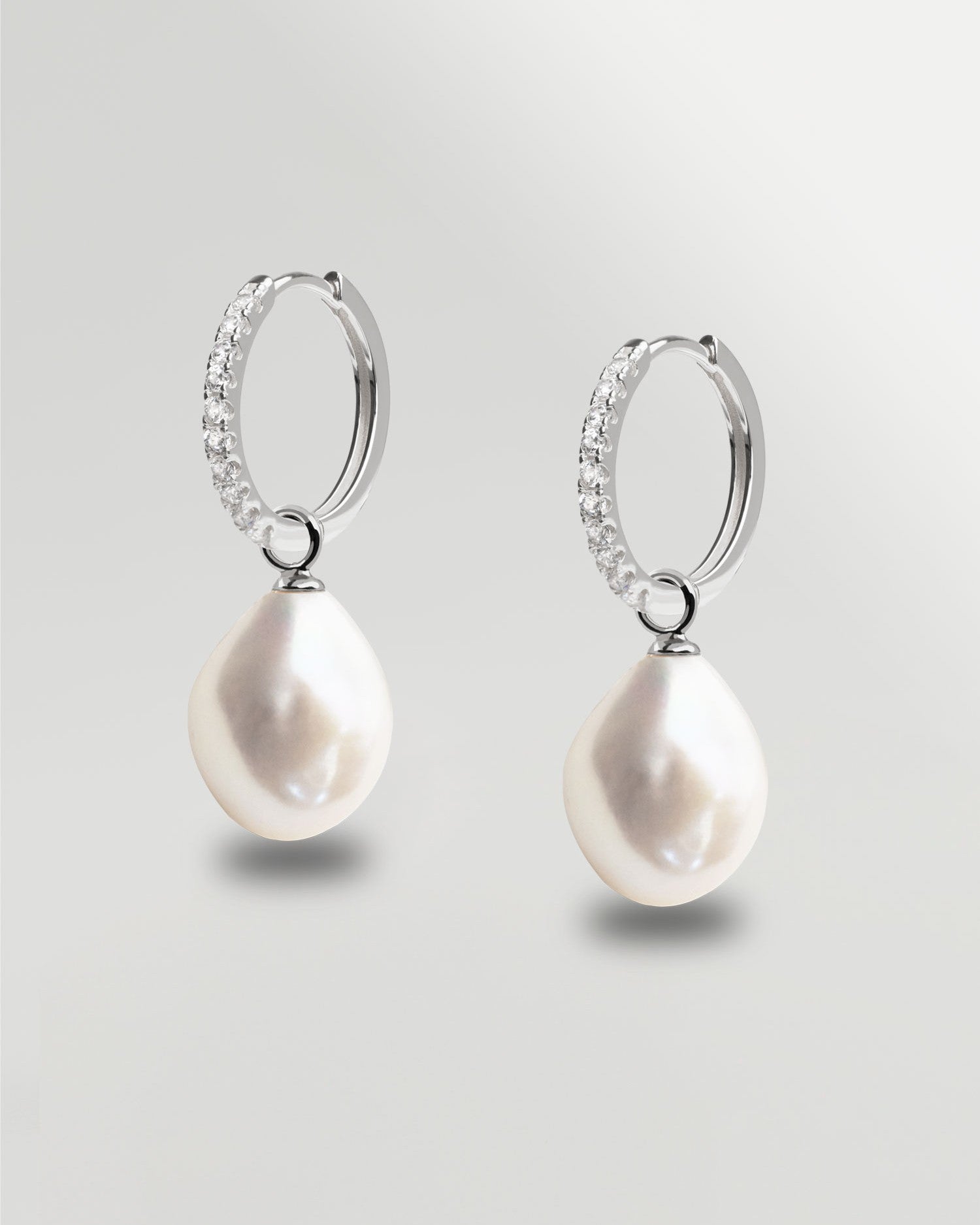 Aros de plata con circonitas y perla barroca 16mm