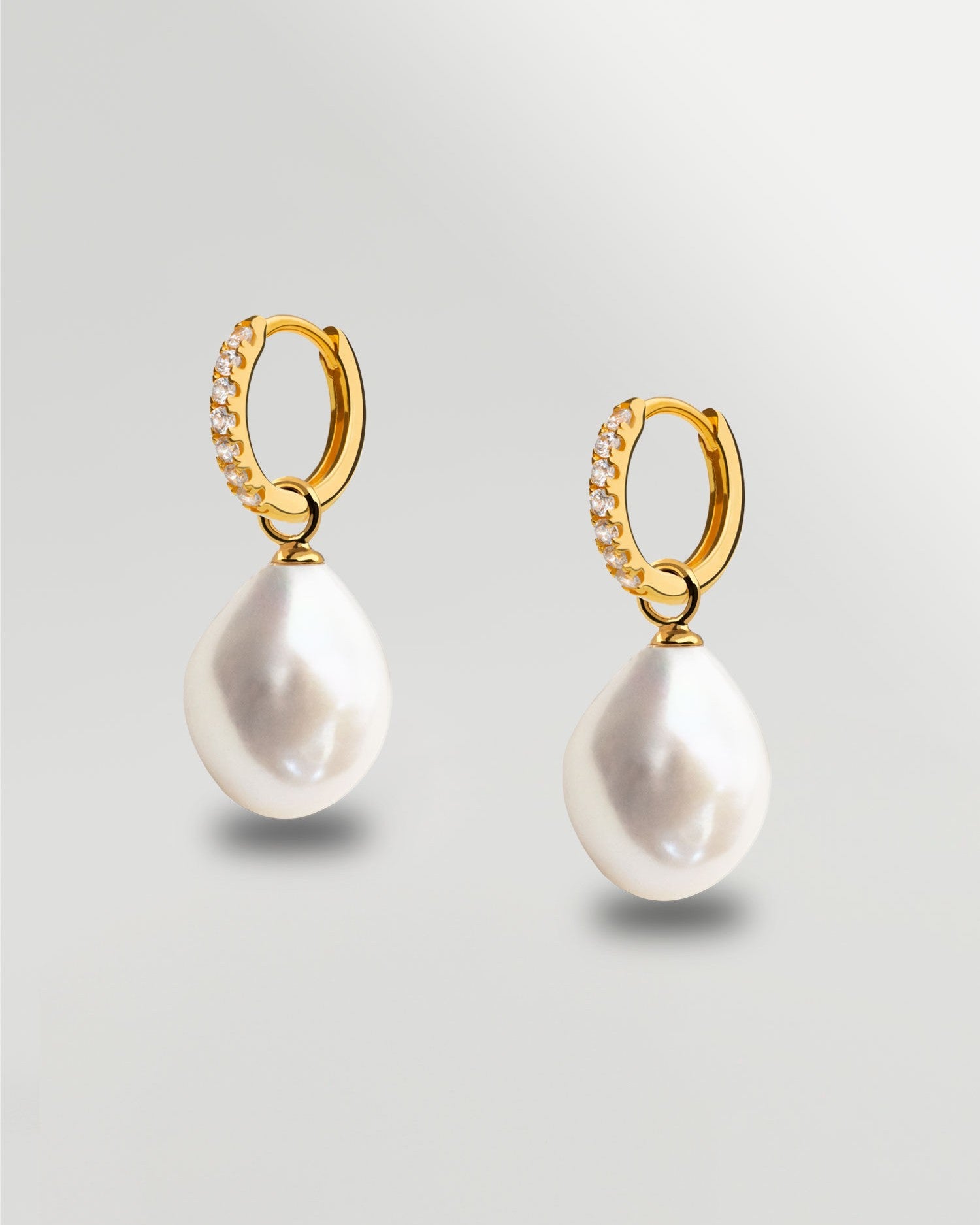 Aros de oro 18k con diamantes y perla barroca secret & you