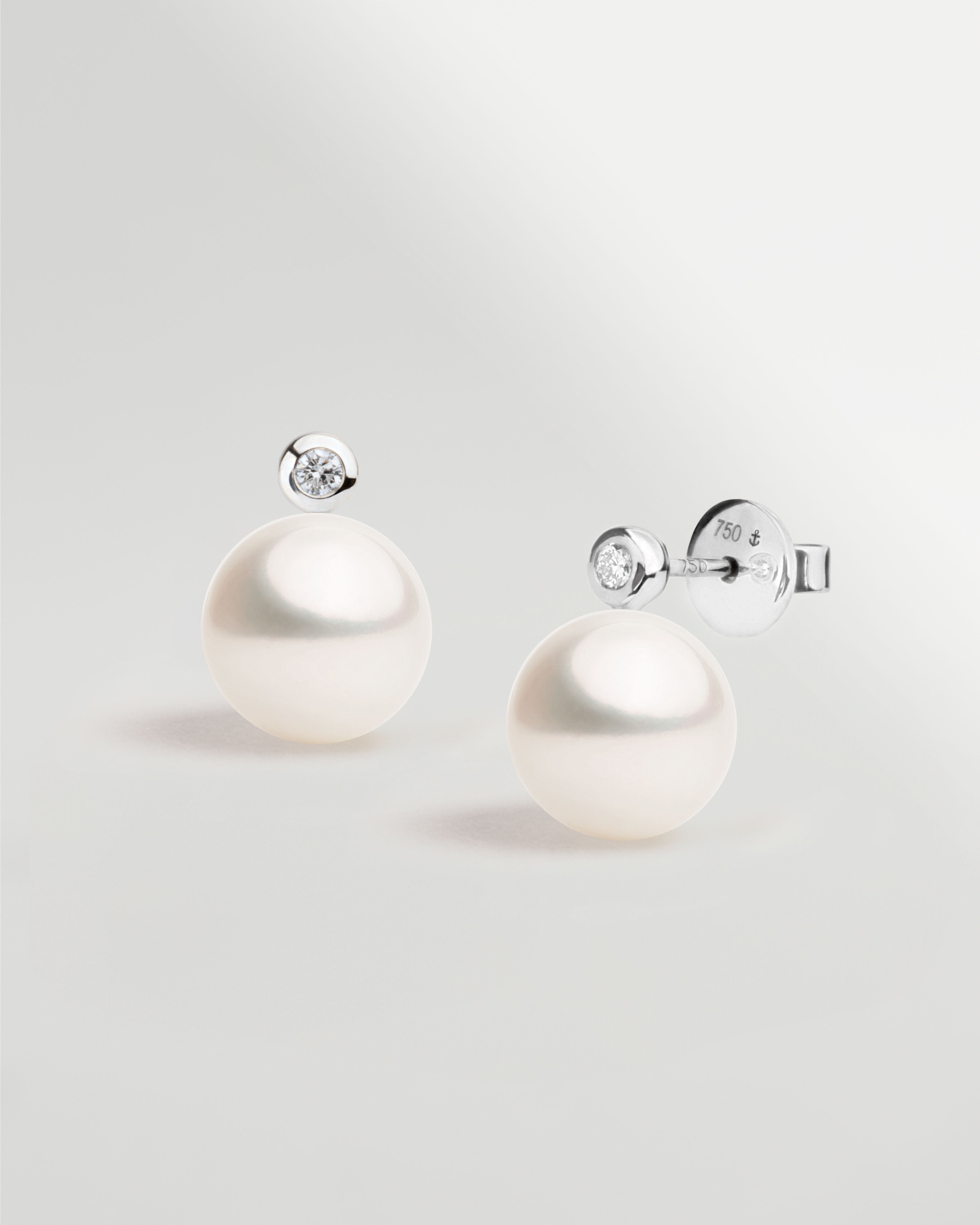 Pendientes Lyra con Perlas Australianas y Diamantes Redondos en Oro Blanco | 9 - 10 mm