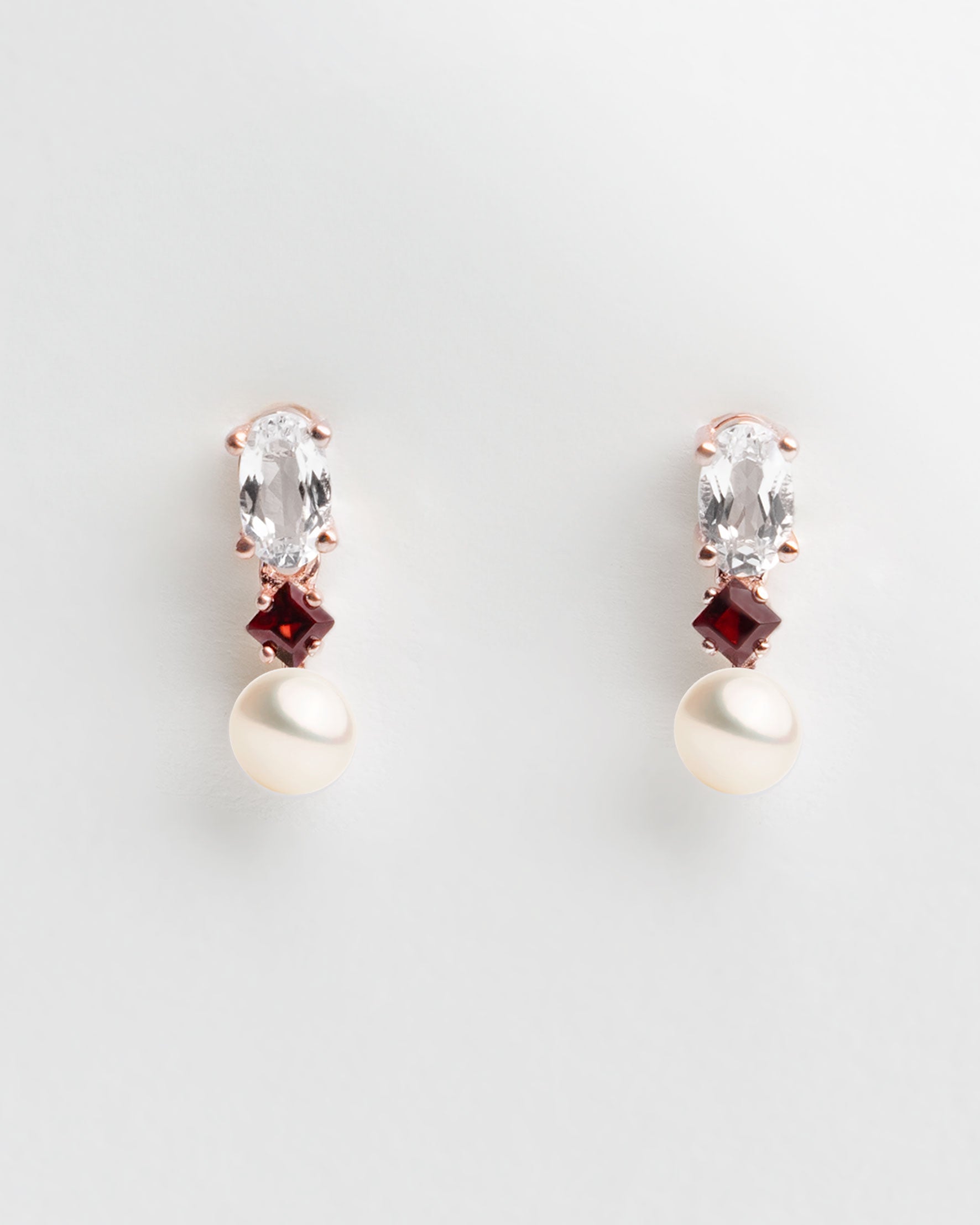 Pendientes Blackwell de Perla Cultivada de Agua dulce 4-4.5mm, Granate y Topacio