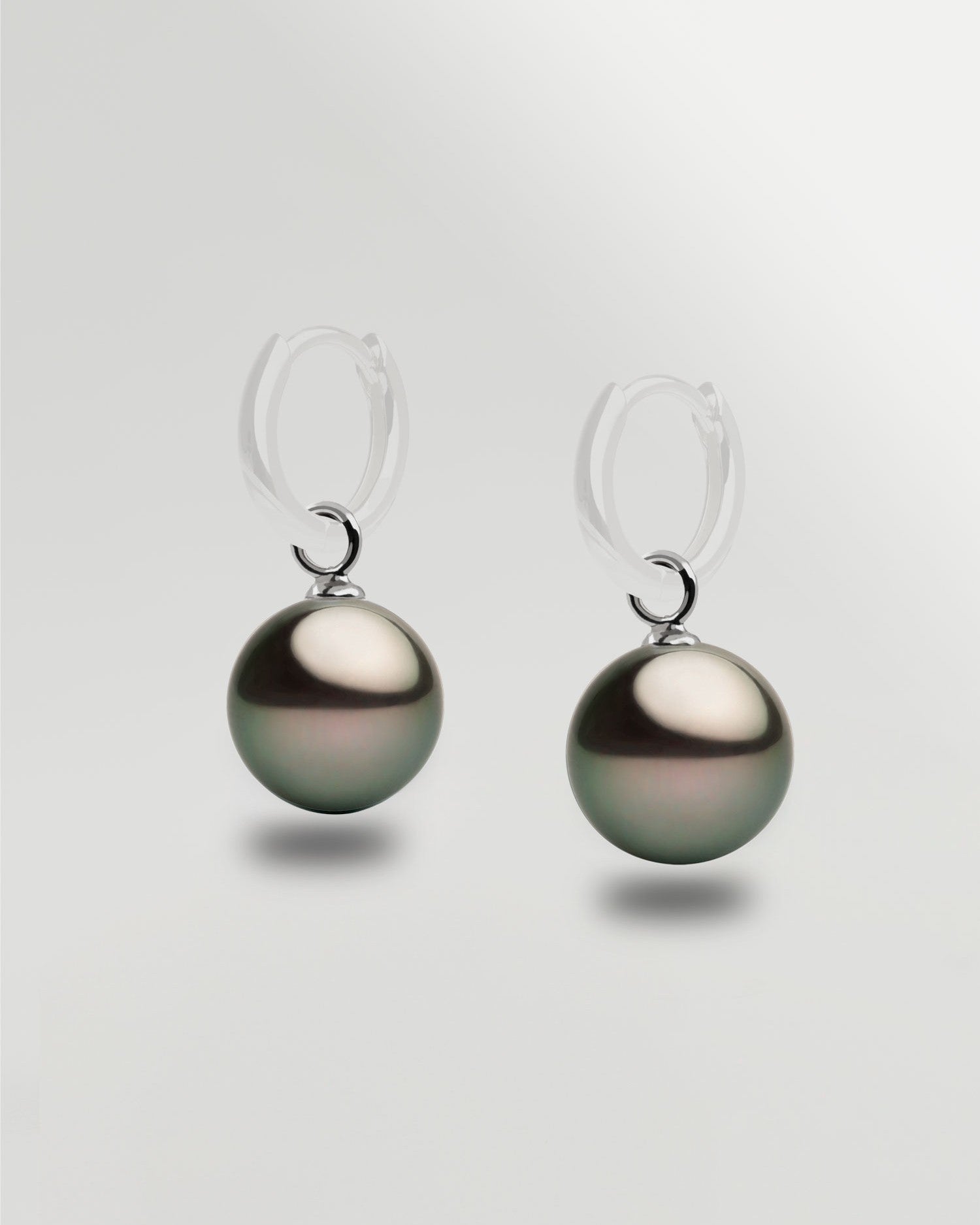 Charms de Oro Blanco de 18k con Perla Tahití Redonda