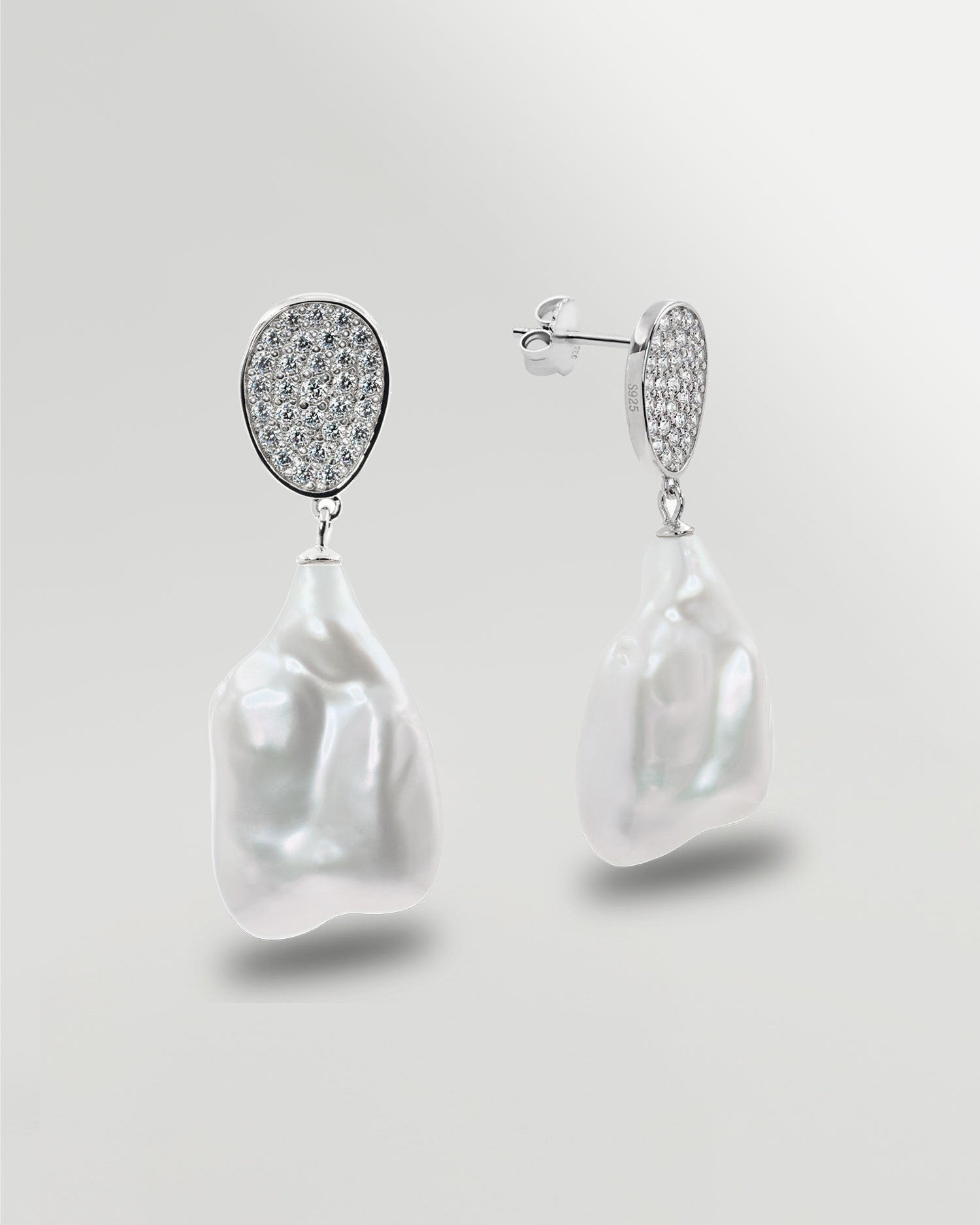 Pendientes de perlas cultivadas barrocas grandes con circonitas de mujer