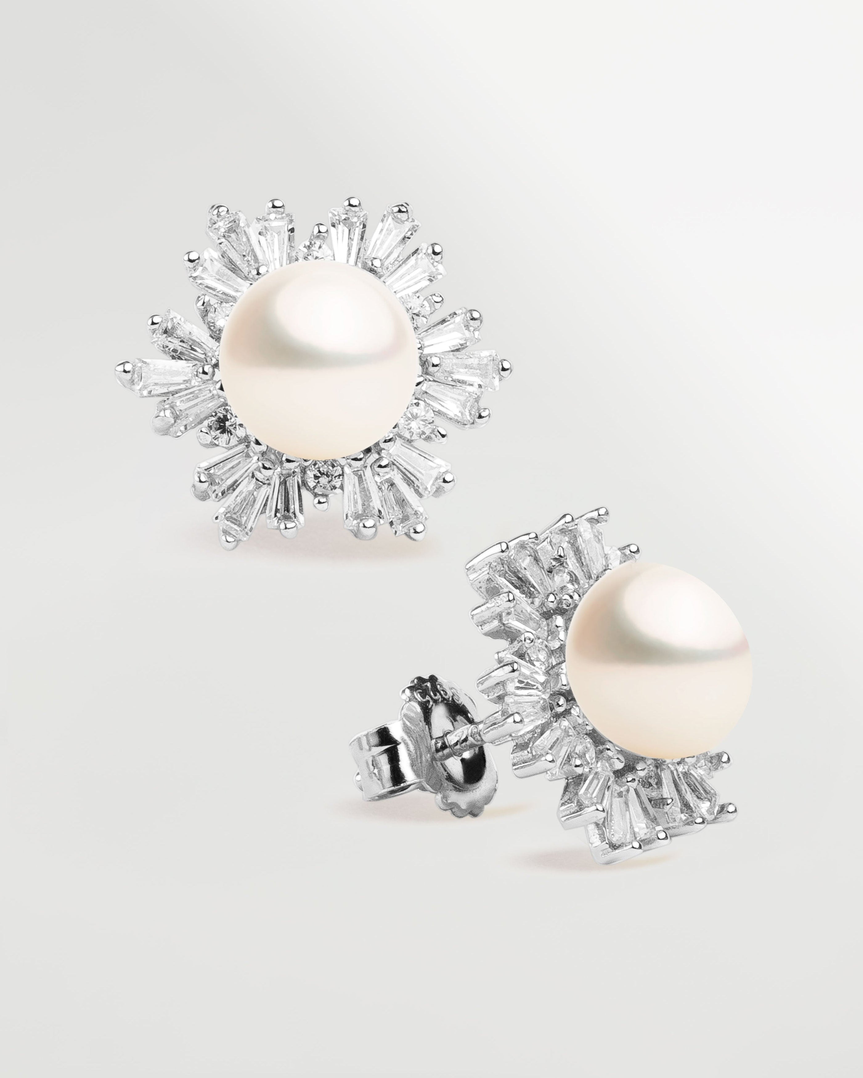 Pendientes Marga de perla botón 7-8 mm con circonitas | Colección Bloom